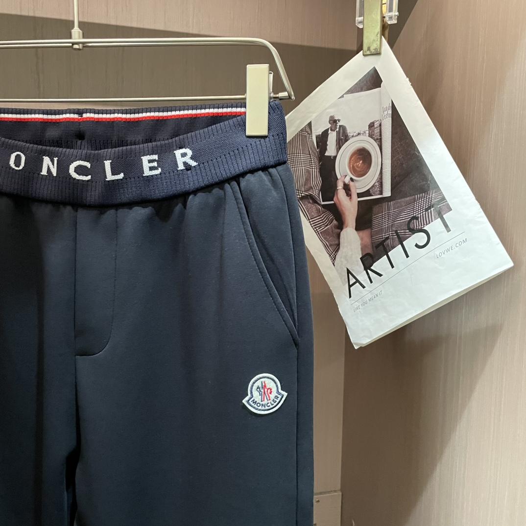 蒙口 2026最新系列男士休闲裤！采用客供弹力柔棉材质，柔软细腻，手感绝佳！品牌格调一览无余！极简主义设