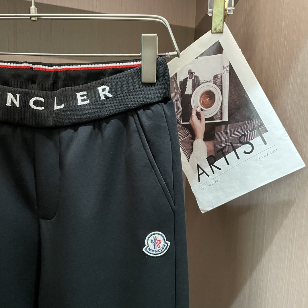 蒙口 2026最新系列男士休闲裤！采用客供弹力柔棉材质，柔软细腻，手感绝佳！品牌格调一览无余！极简主义设