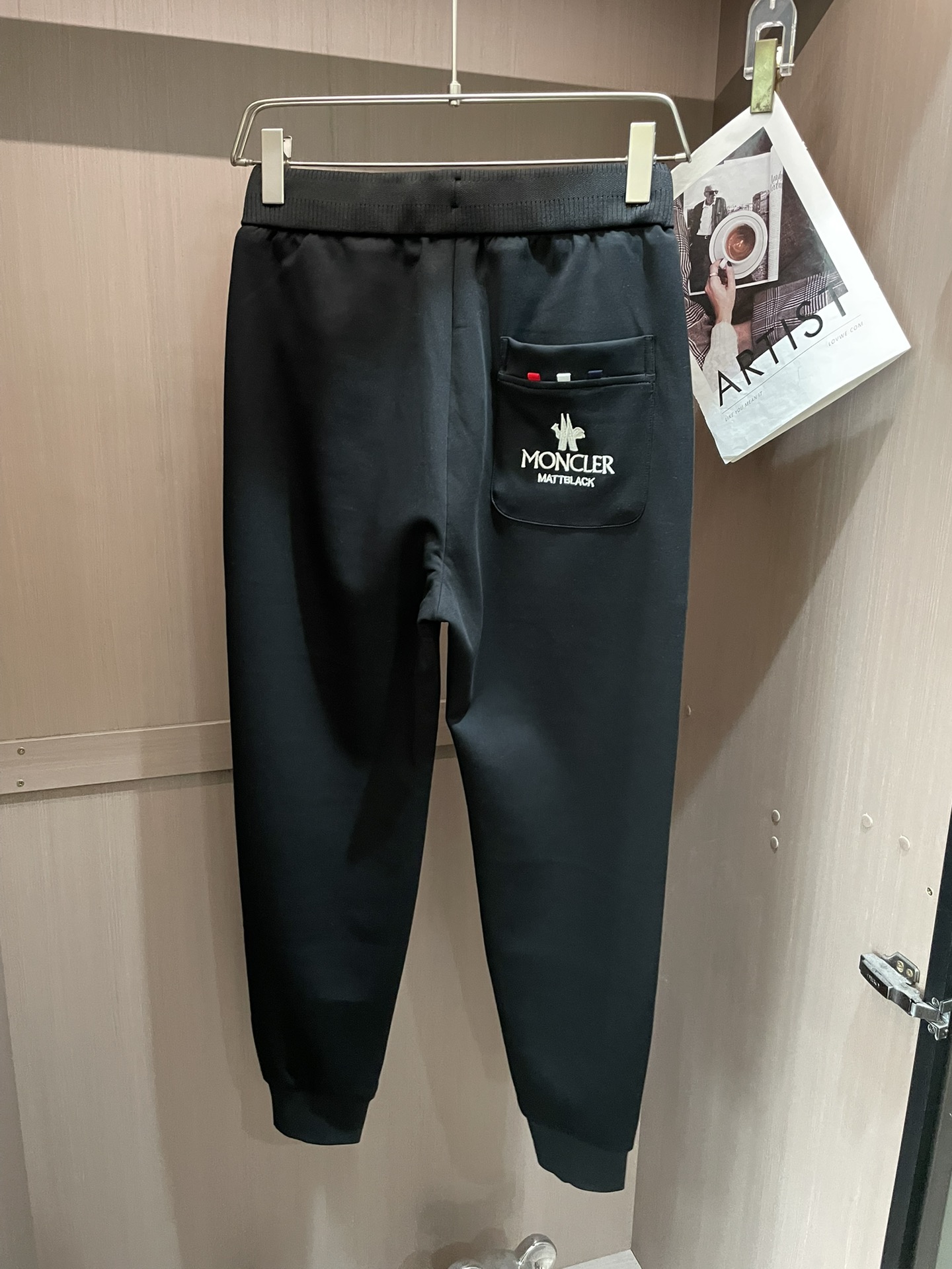 蒙口 2026最新系列男士休闲裤！采用客供弹力柔棉材质，柔软细腻，手感绝佳！品牌格调一览无余！极简主义设