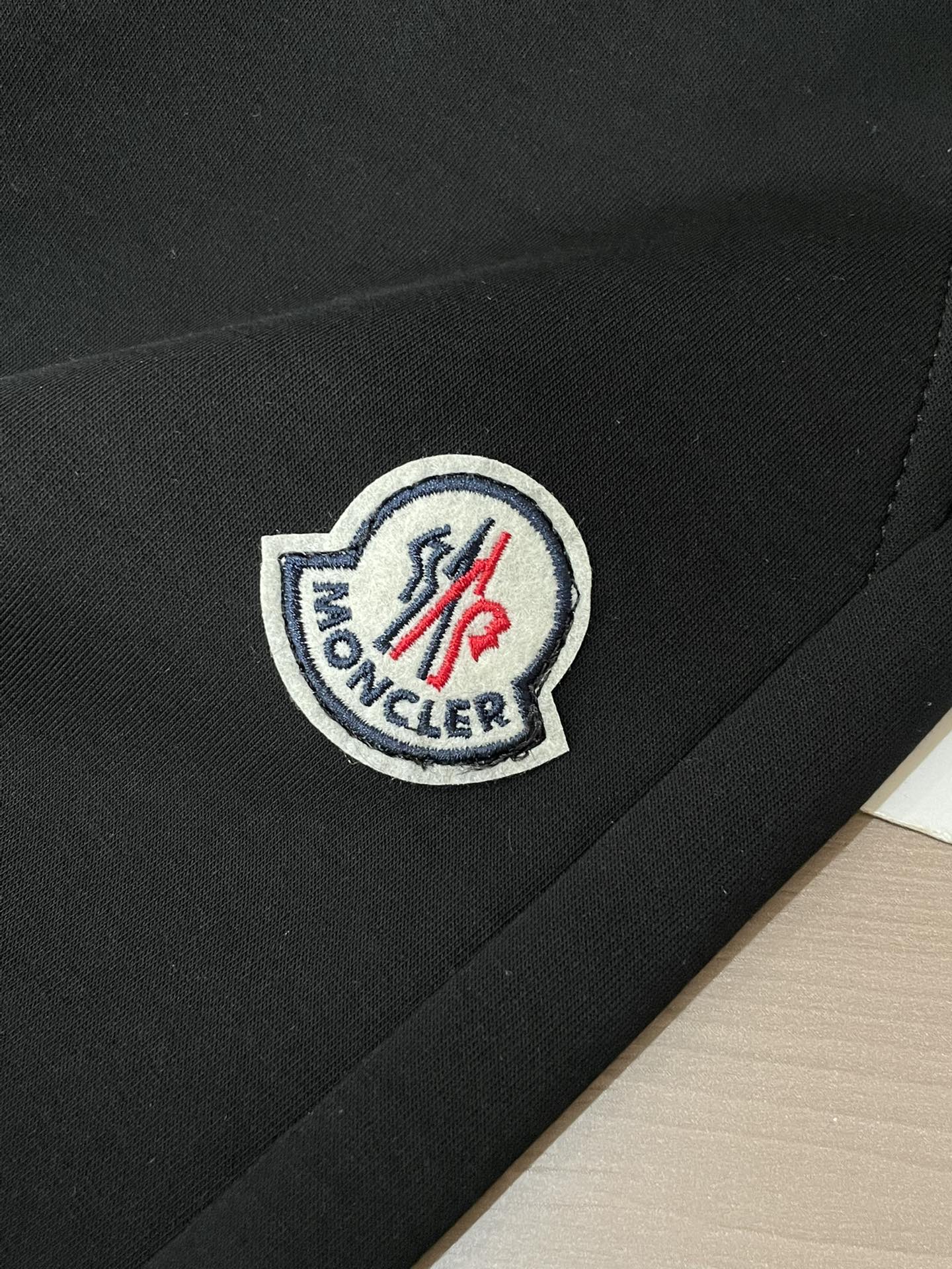 蒙口 2026最新系列男士休闲裤！采用客供弹力柔棉材质，柔软细腻，手感绝佳！品牌格调一览无余！极简主义设