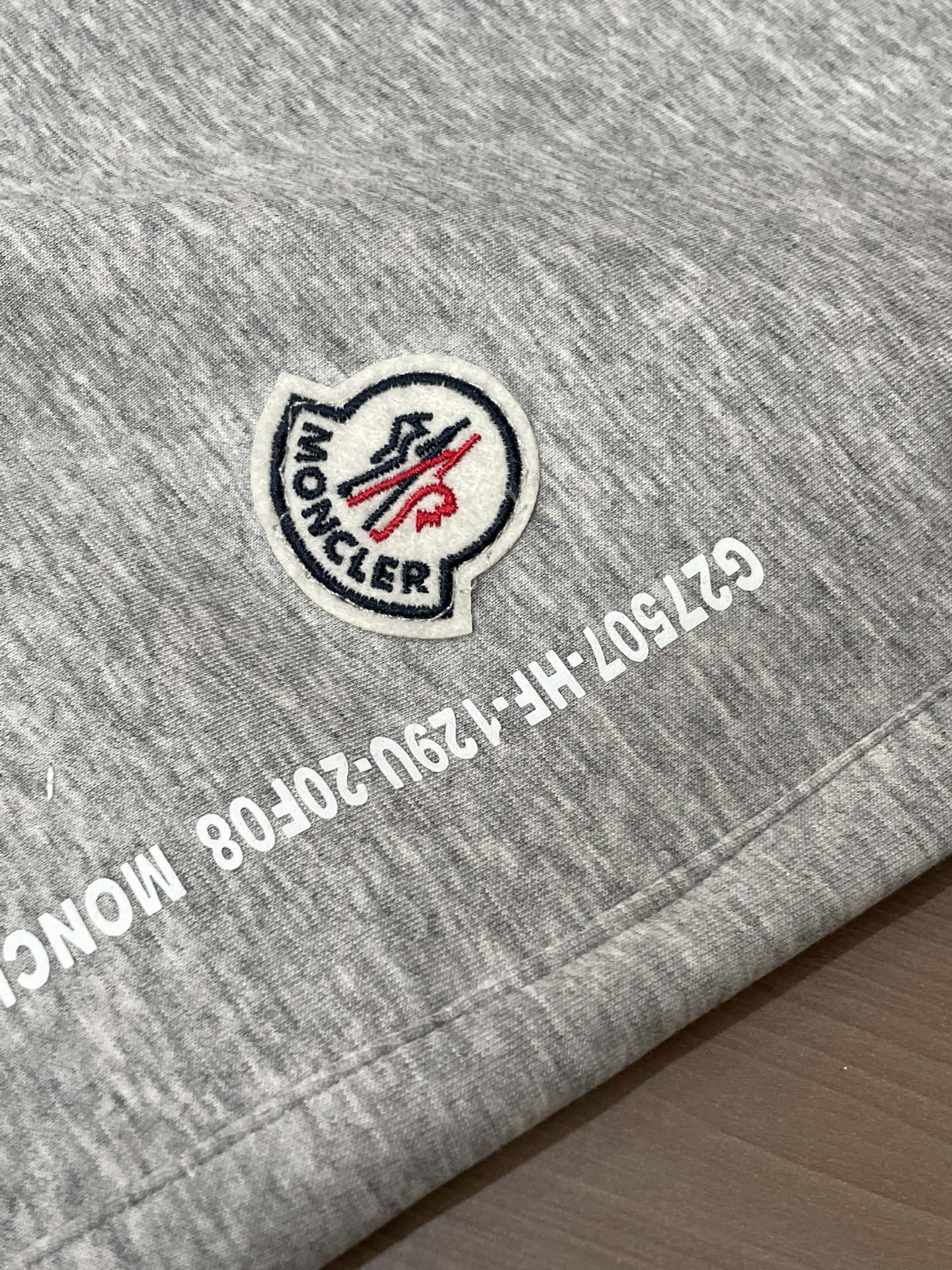 蒙口 2026最新系列男士休闲裤！采用客供弹力柔棉材质，柔软细腻，手感绝佳！品牌格调一览无余！极简主义设