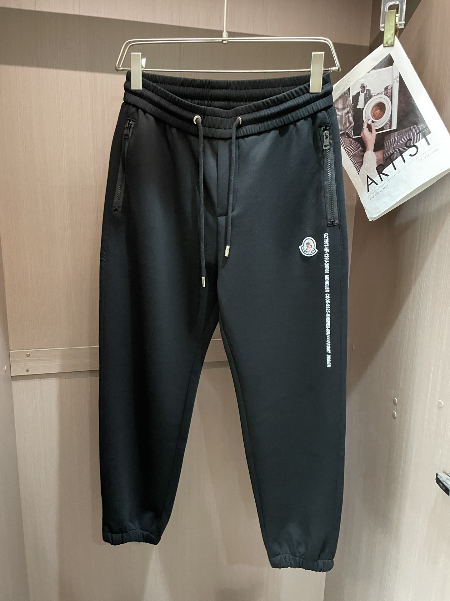 蒙口 2026最新系列男士休闲裤！采用客供弹力柔棉材质，柔软细腻，手感绝佳！品牌格调一览无余！极简主义设