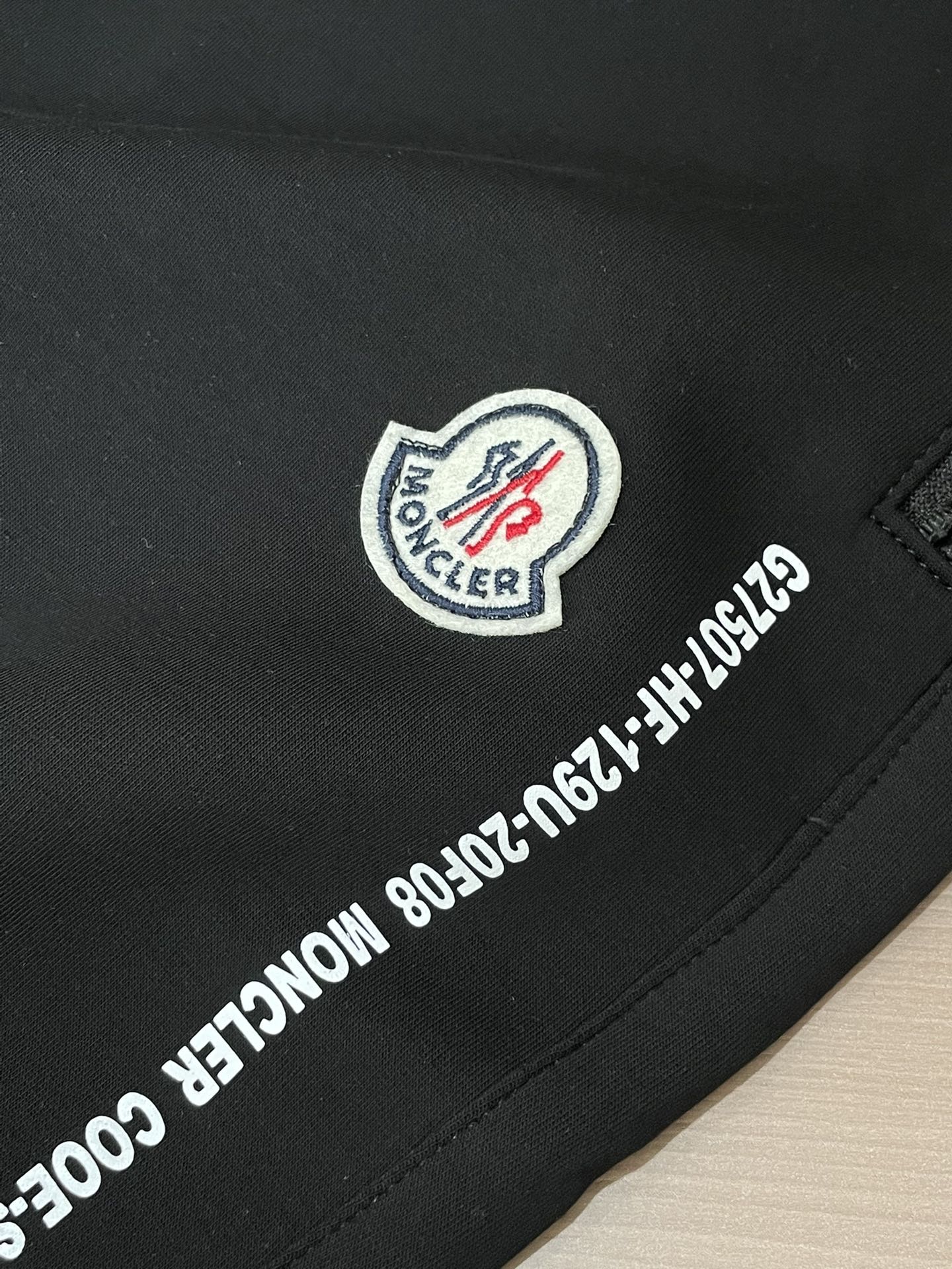 蒙口 2026最新系列男士休闲裤！采用客供弹力柔棉材质，柔软细腻，手感绝佳！品牌格调一览无余！极简主义设