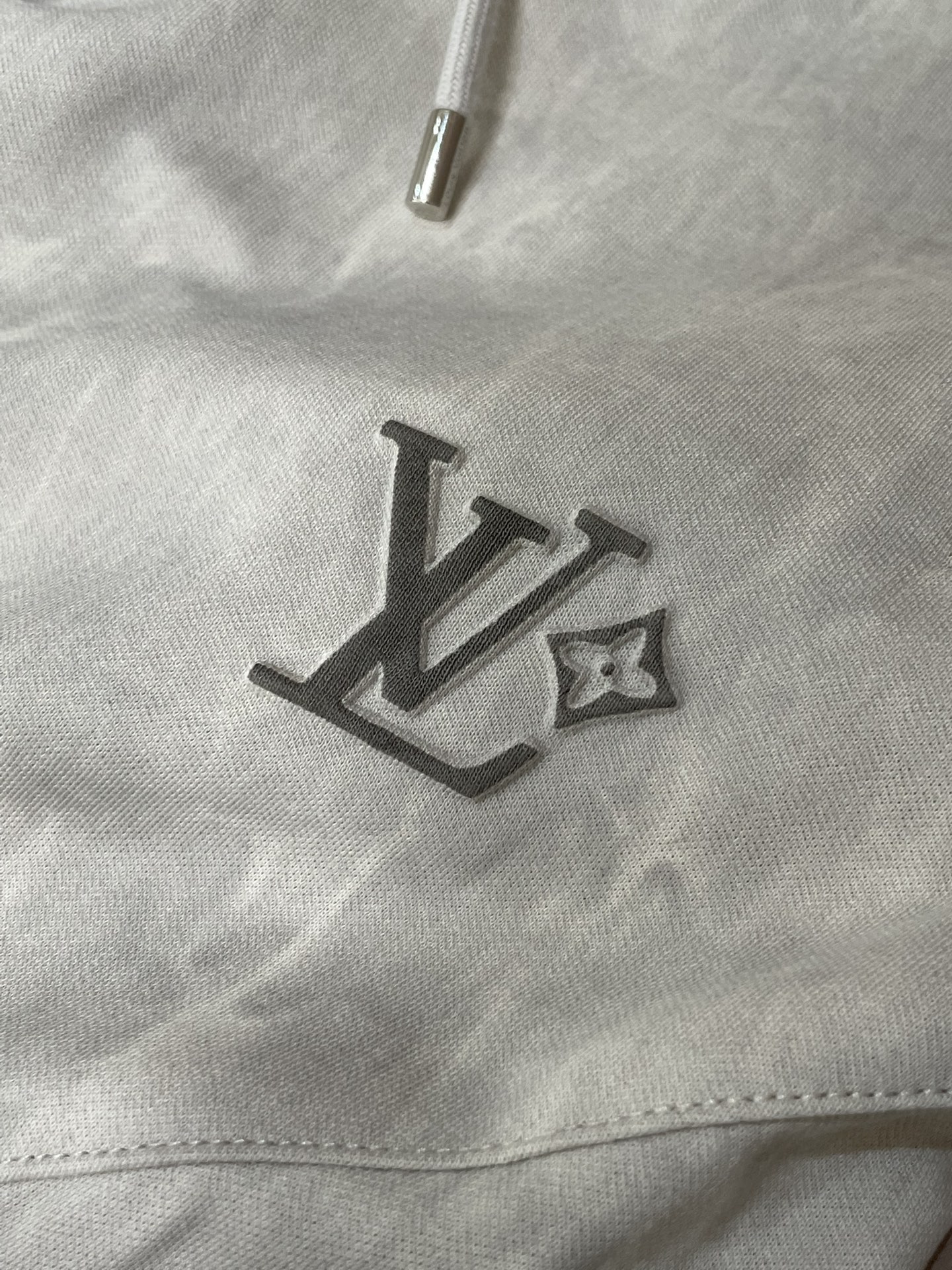 Lv 2026最新系列男士休闲裤！采用客供弹力柔棉材质，柔软细腻，手感绝佳！品牌格调一览无余！极简主义设