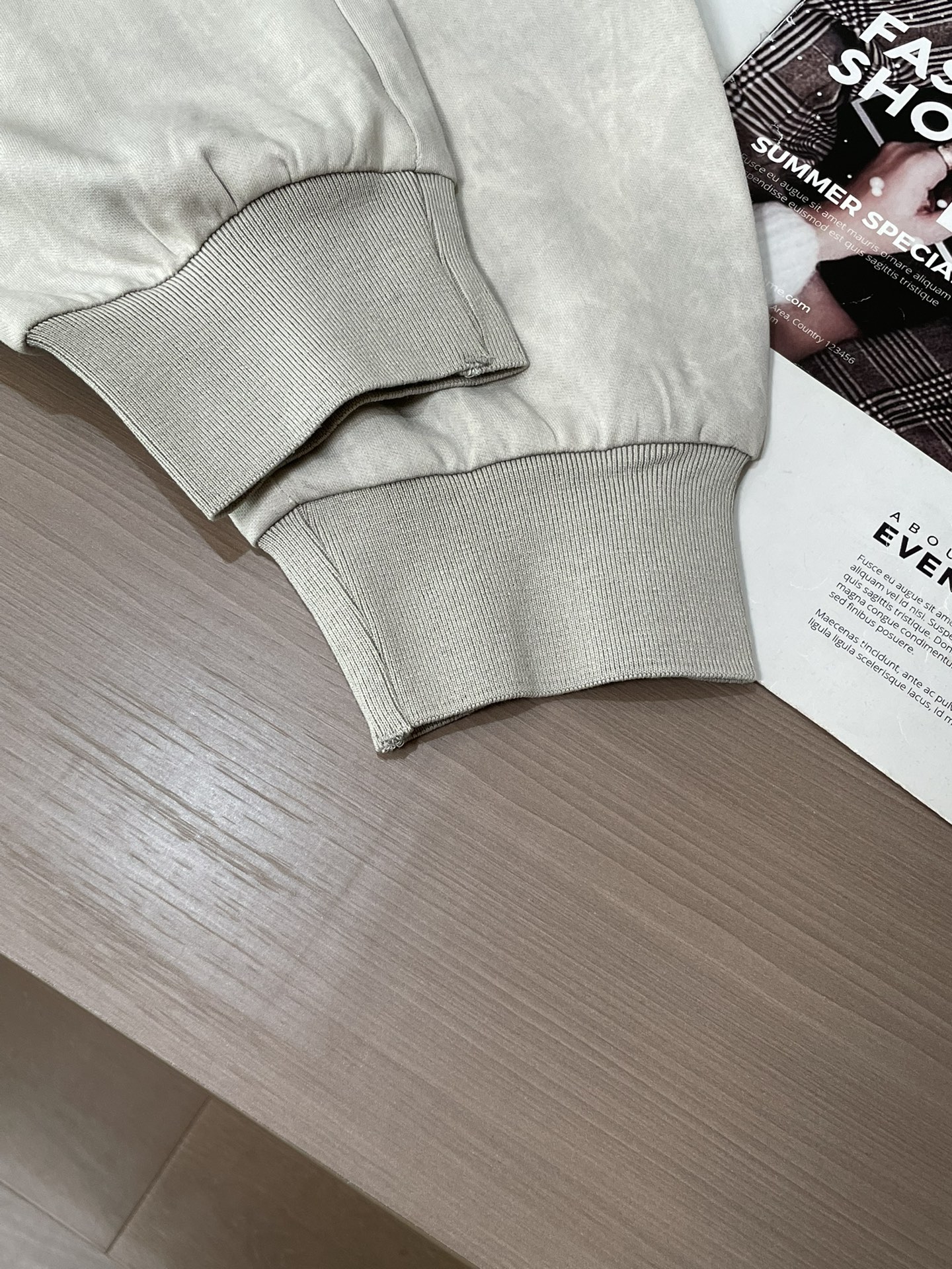 Lv 2026最新系列男士休闲裤！采用客供弹力柔棉材质，柔软细腻，手感绝佳！品牌格调一览无余！极简主义设