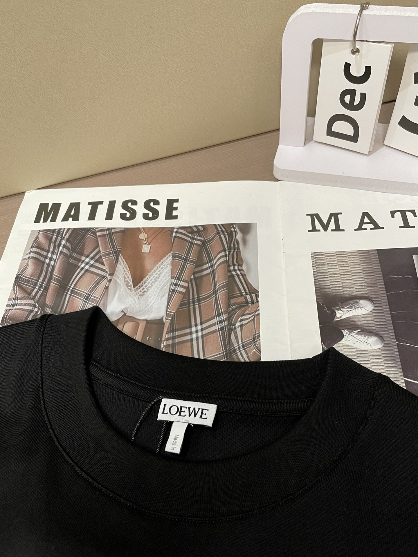 Loewe 2026春夏新款首发专柜最新款短袖圆领T恤 高端订制 设计前卫时尚！品牌logo重工艺设计 