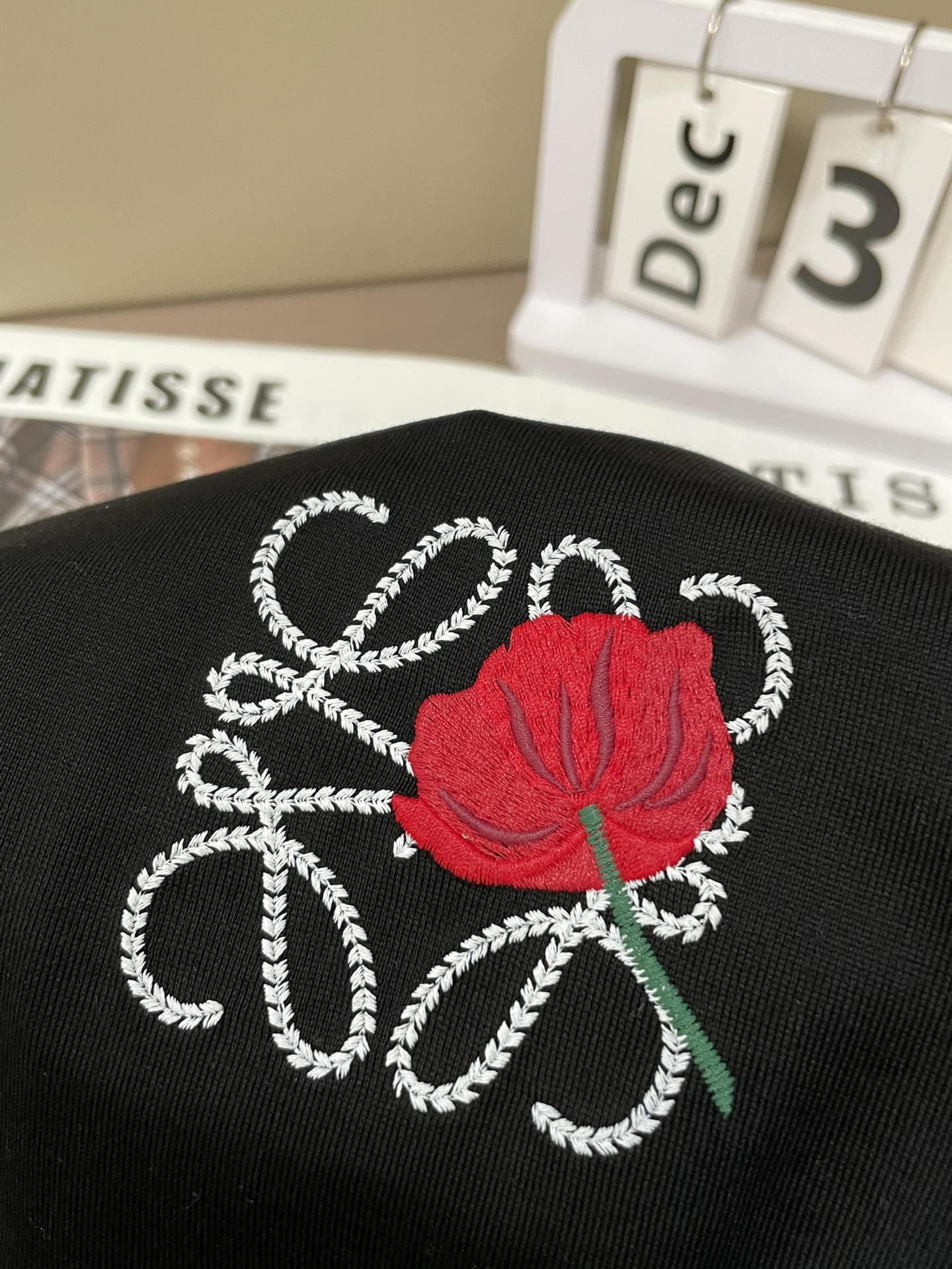 Loewe 2026春夏新款首发专柜最新款短袖圆领T恤 高端订制 设计前卫时尚！品牌logo重工艺设计 