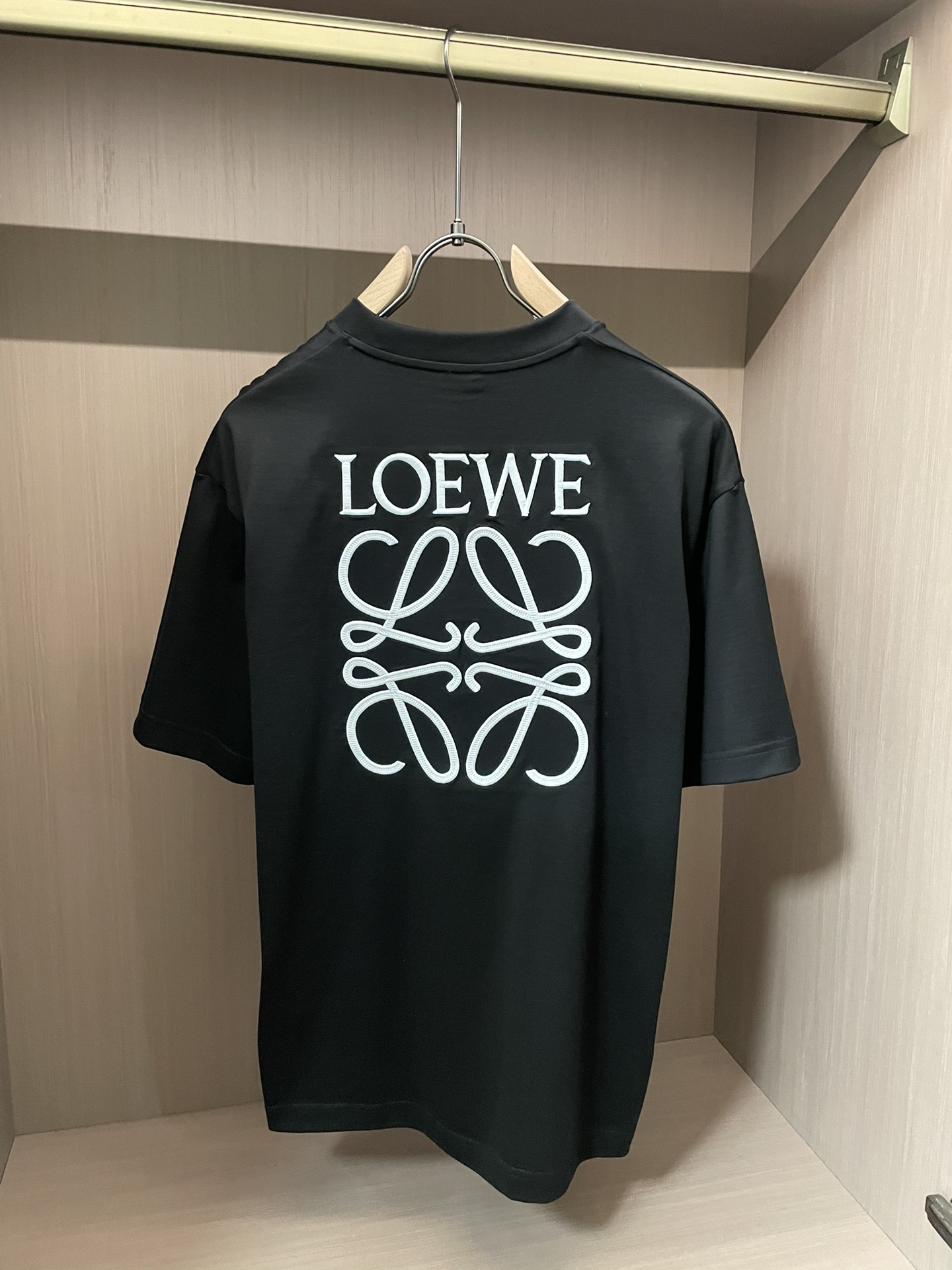 Loewe 2026春夏新款首发专柜最新款短袖圆领T恤 高端订制 设计前卫时尚！品牌logo重工艺设计 