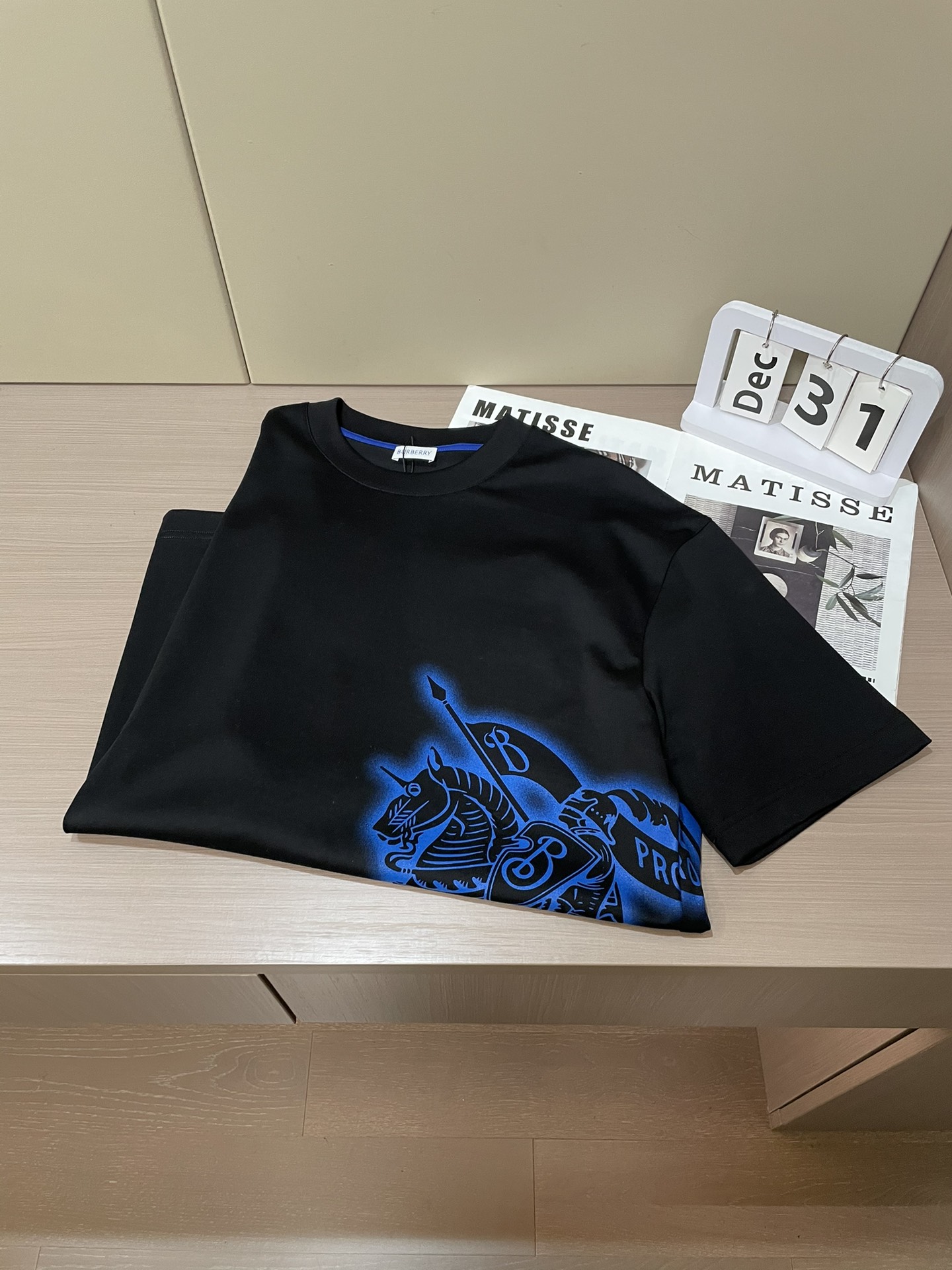 BUR 2026春夏新款首发专柜最新款短袖圆领T恤 高端订制 设计前卫时尚！品牌logo重工艺设计 高端