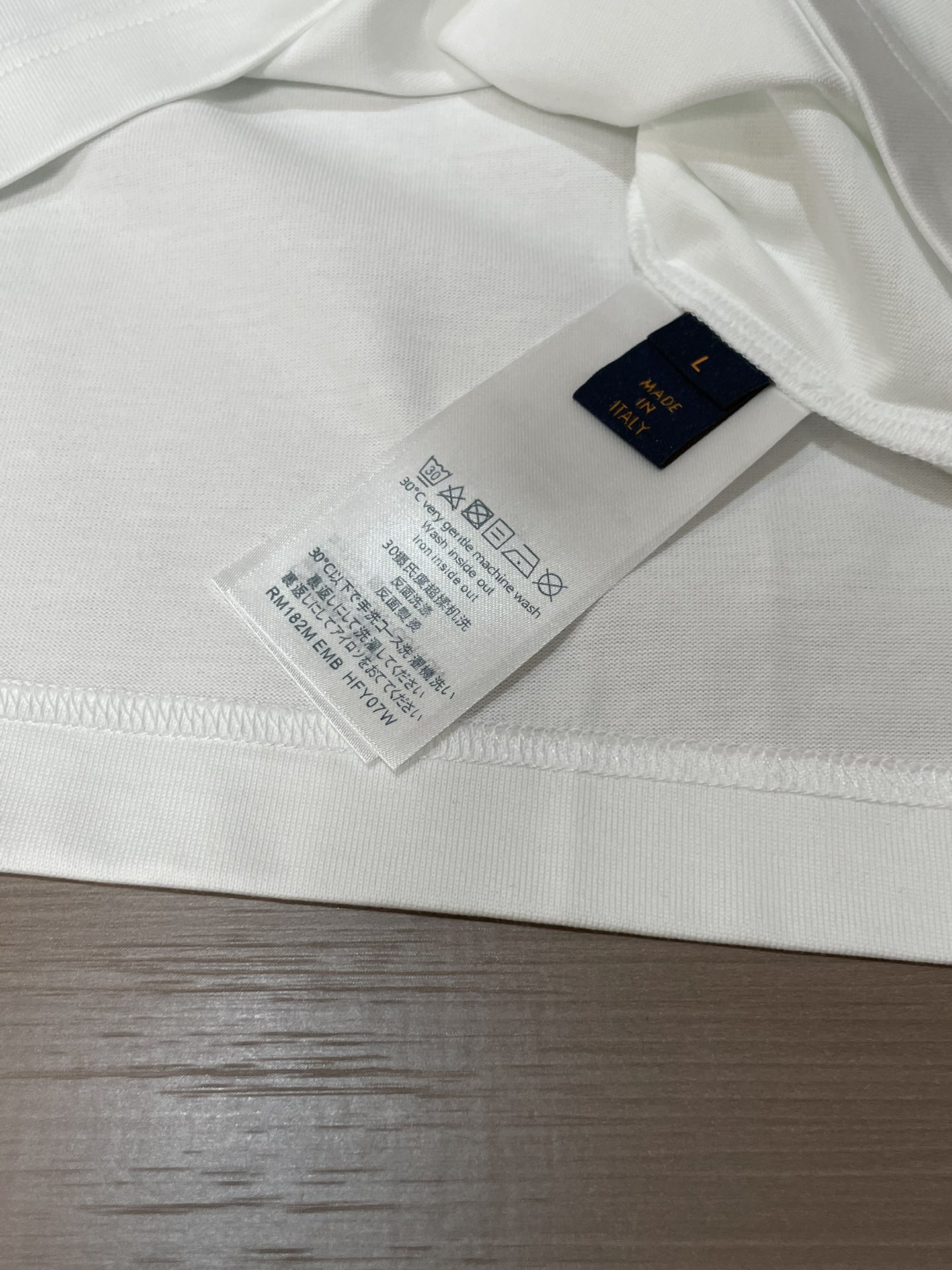 Lv 2026春夏新款首发专柜最新款短袖圆领T恤 高端订制 设计前卫时尚！品牌logo重工艺设计 高端定