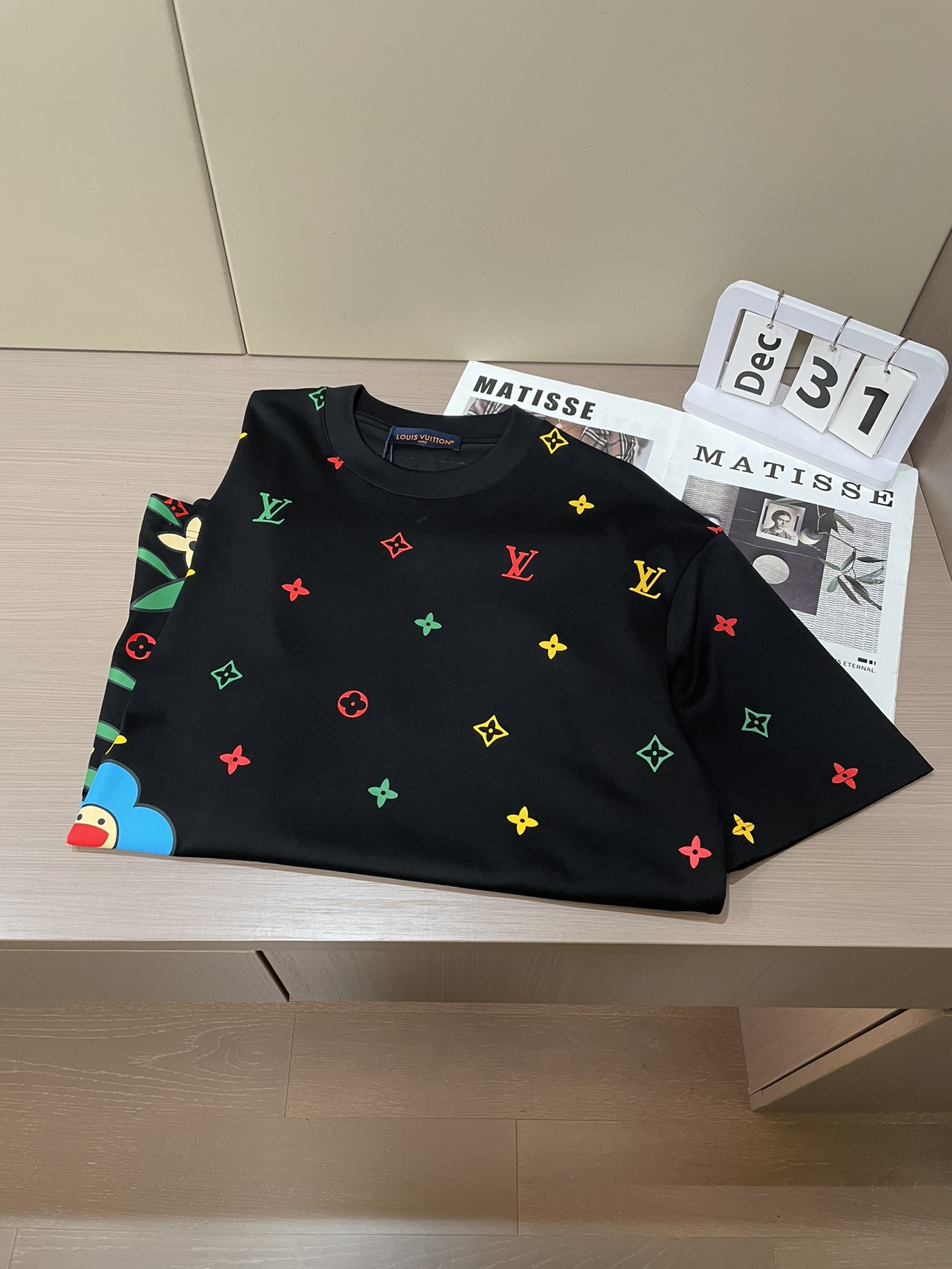 Lv 2026春夏新款首发专柜最新款短袖圆领T恤 高端订制 设计前卫时尚！品牌logo重工艺设计 高端定