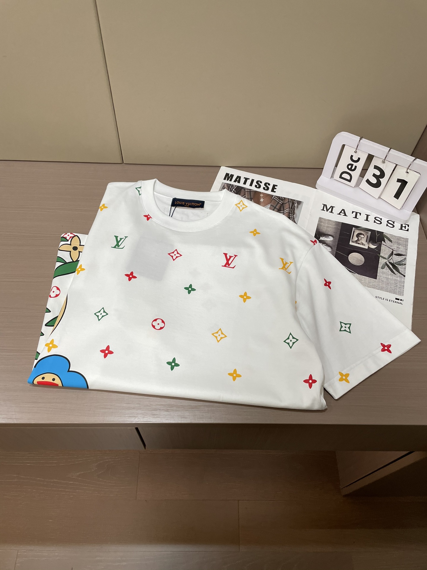 Lv 2026春夏新款首发专柜最新款短袖圆领T恤 高端订制 设计前卫时尚！品牌logo重工艺设计 高端定