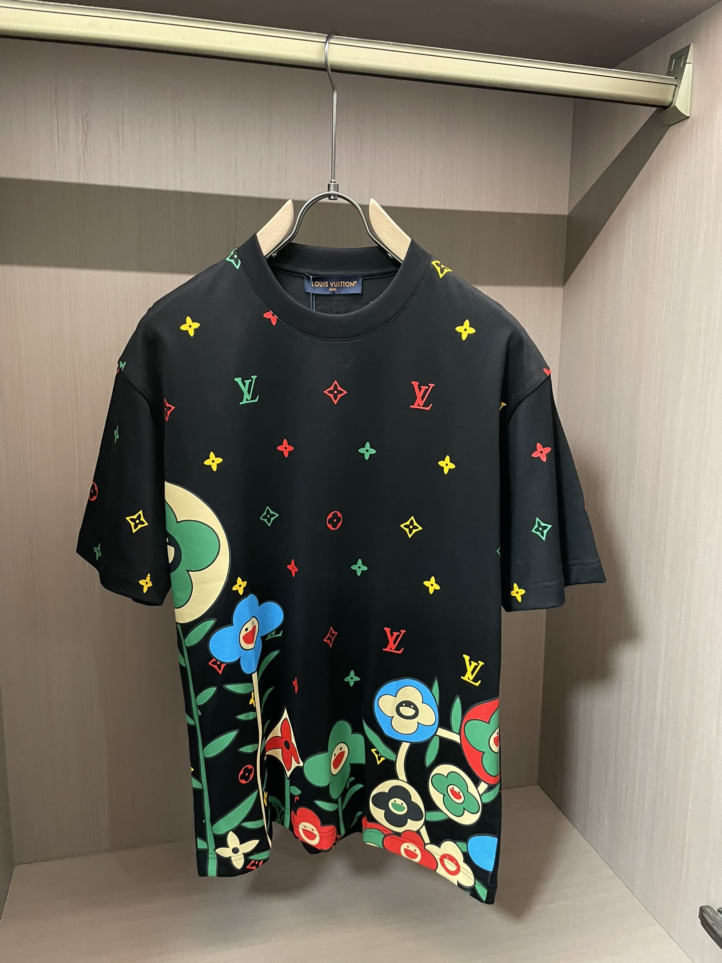 Lv 2026春夏新款首发专柜最新款短袖圆领T恤 高端订制 设计前卫时尚！品牌logo重工艺设计 高端定