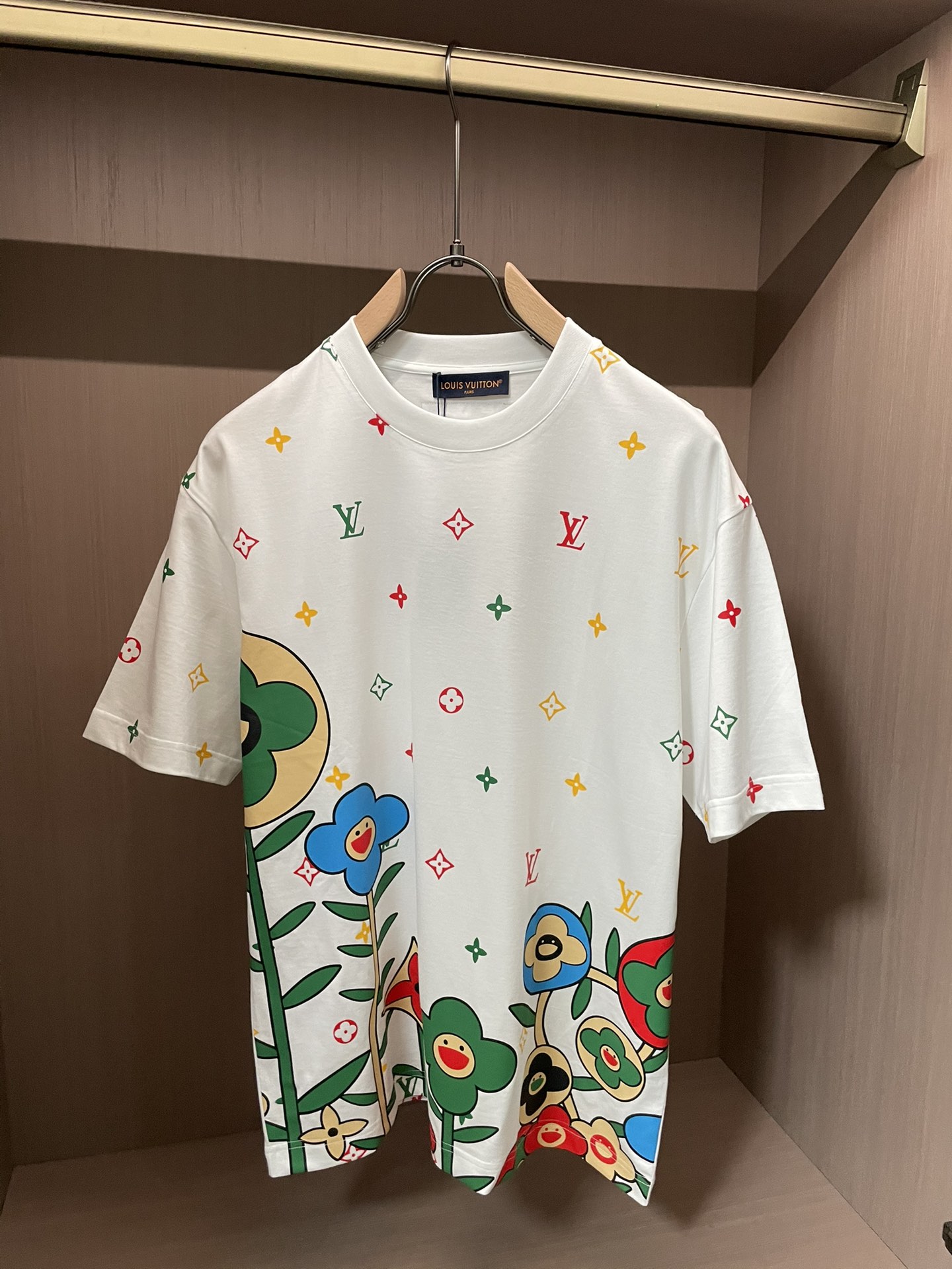 Lv 2026春夏新款首发专柜最新款短袖圆领T恤 高端订制 设计前卫时尚！品牌logo重工艺设计 高端定