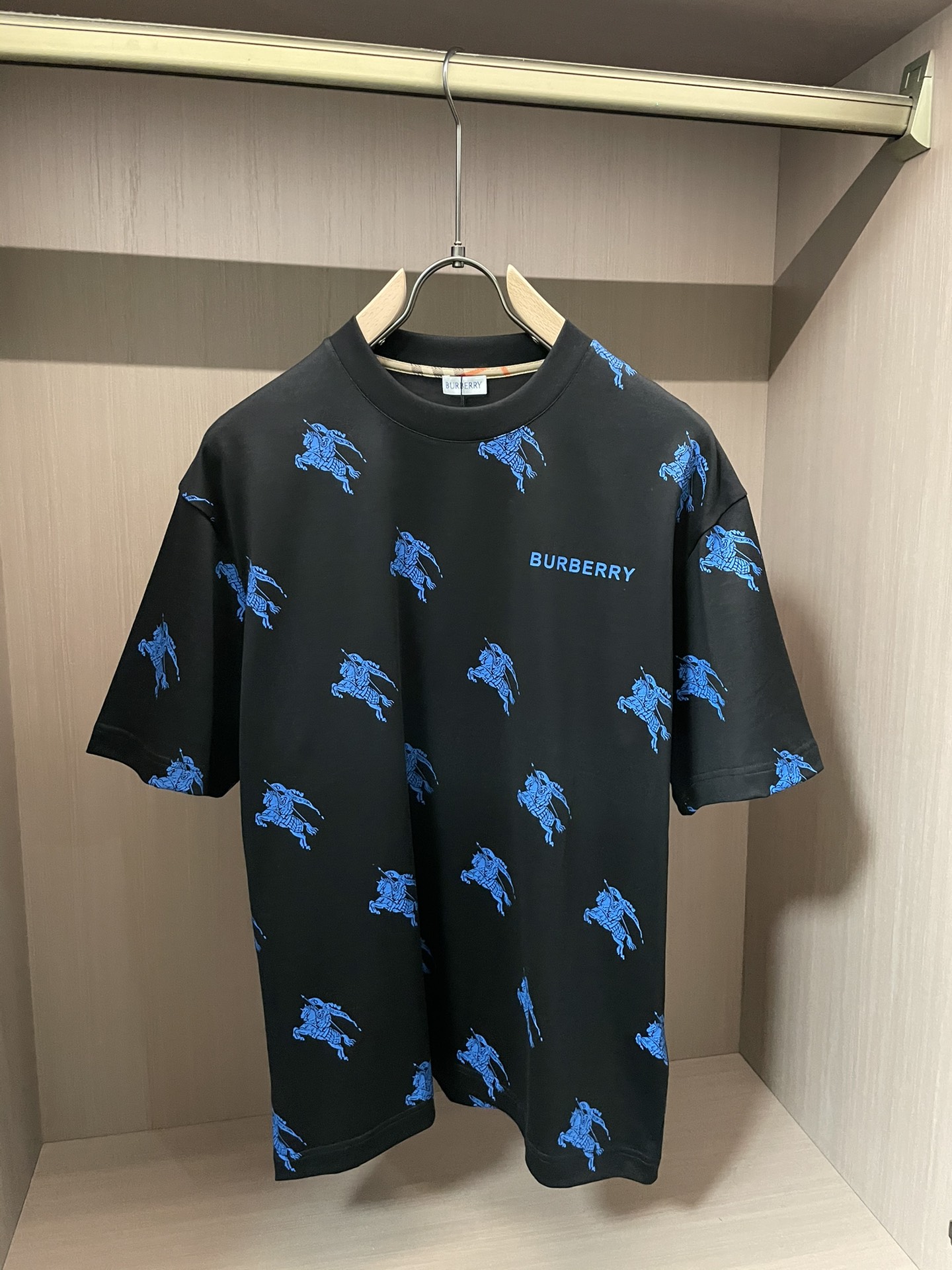 BUR 2026春夏新款首发专柜最新款短袖圆领T恤 高端订制 设计前卫时尚！品牌logo重工艺设计 高端