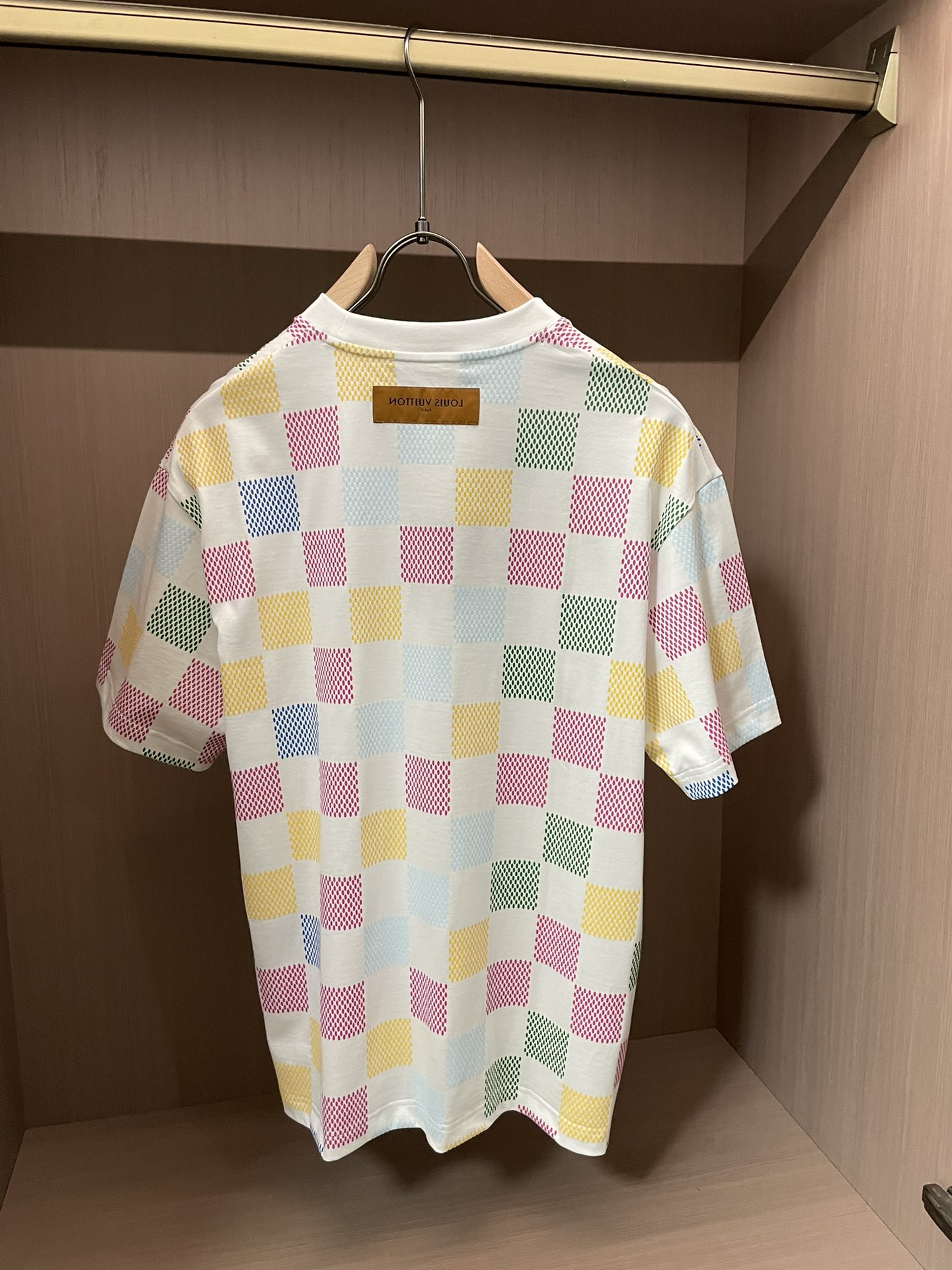 Lv 2026春夏新款首发专柜最新款短袖圆领T恤 高端订制 设计前卫时尚！品牌logo重工艺设计 高端定