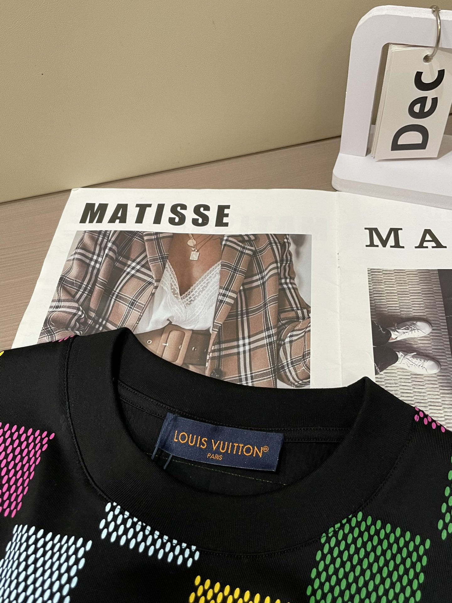 Lv 2026春夏新款首发专柜最新款短袖圆领T恤 高端订制 设计前卫时尚！品牌logo重工艺设计 高端定