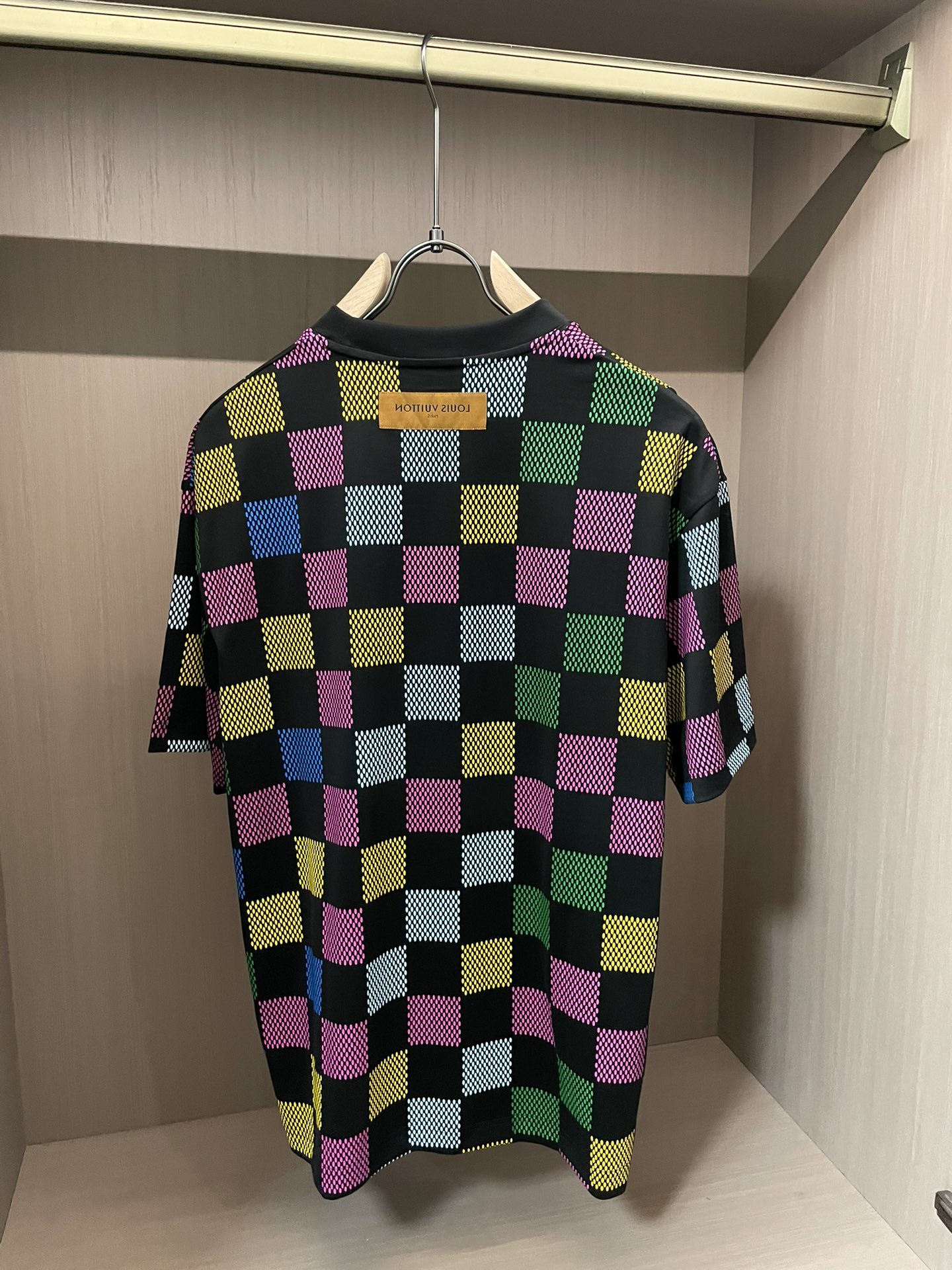 Lv 2026春夏新款首发专柜最新款短袖圆领T恤 高端订制 设计前卫时尚！品牌logo重工艺设计 高端定