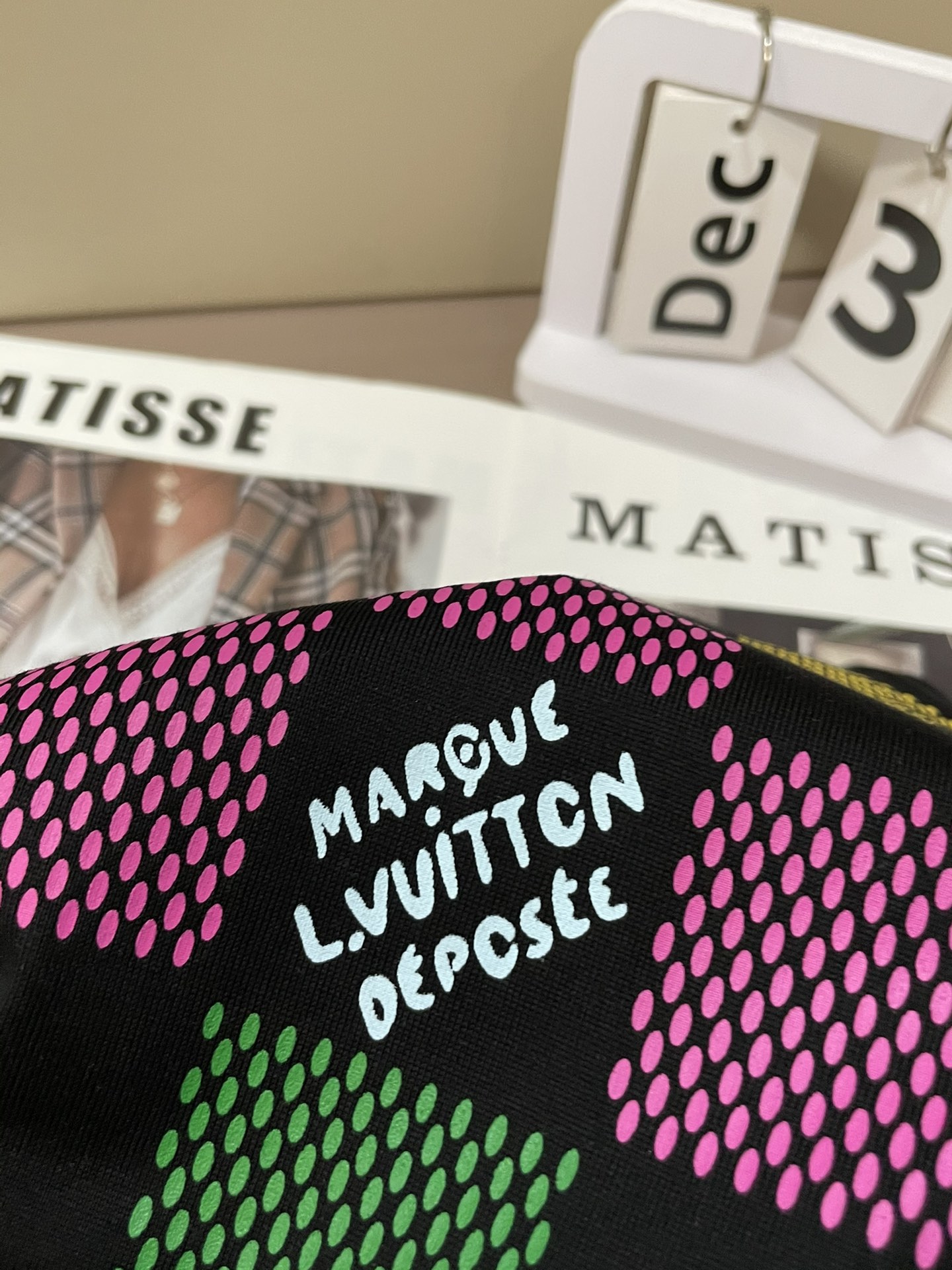 Lv 2026春夏新款首发专柜最新款短袖圆领T恤 高端订制 设计前卫时尚！品牌logo重工艺设计 高端定