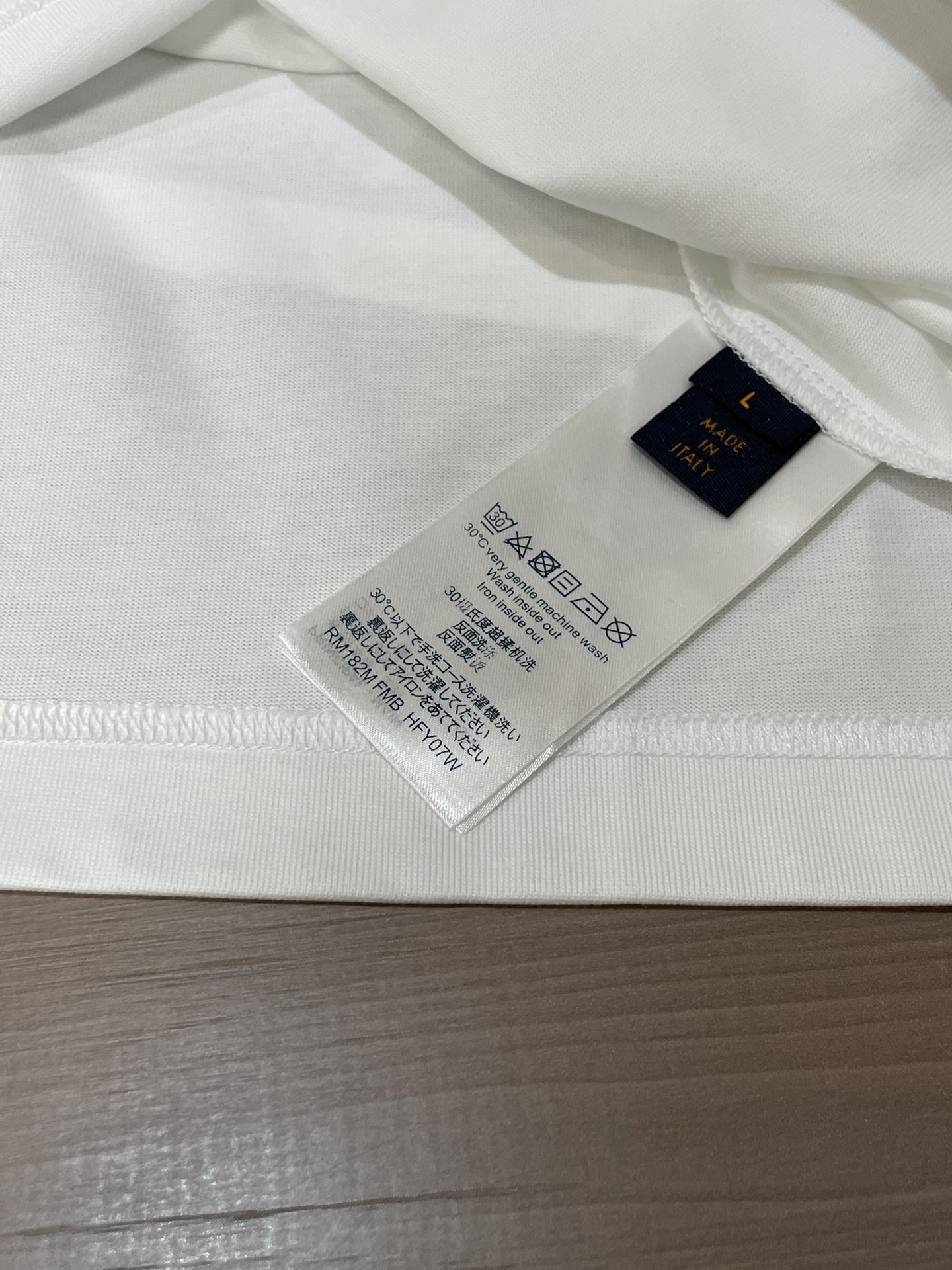 Lv 2026春夏新款首发专柜最新款短袖圆领T恤 高端订制 设计前卫时尚！品牌logo重工艺设计 高端定