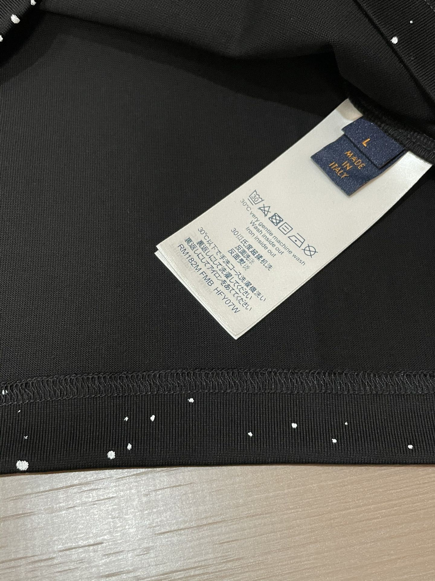 Lv 2026春夏新款首发专柜最新款短袖圆领T恤 高端订制 设计前卫时尚！品牌logo重工艺设计 高端定