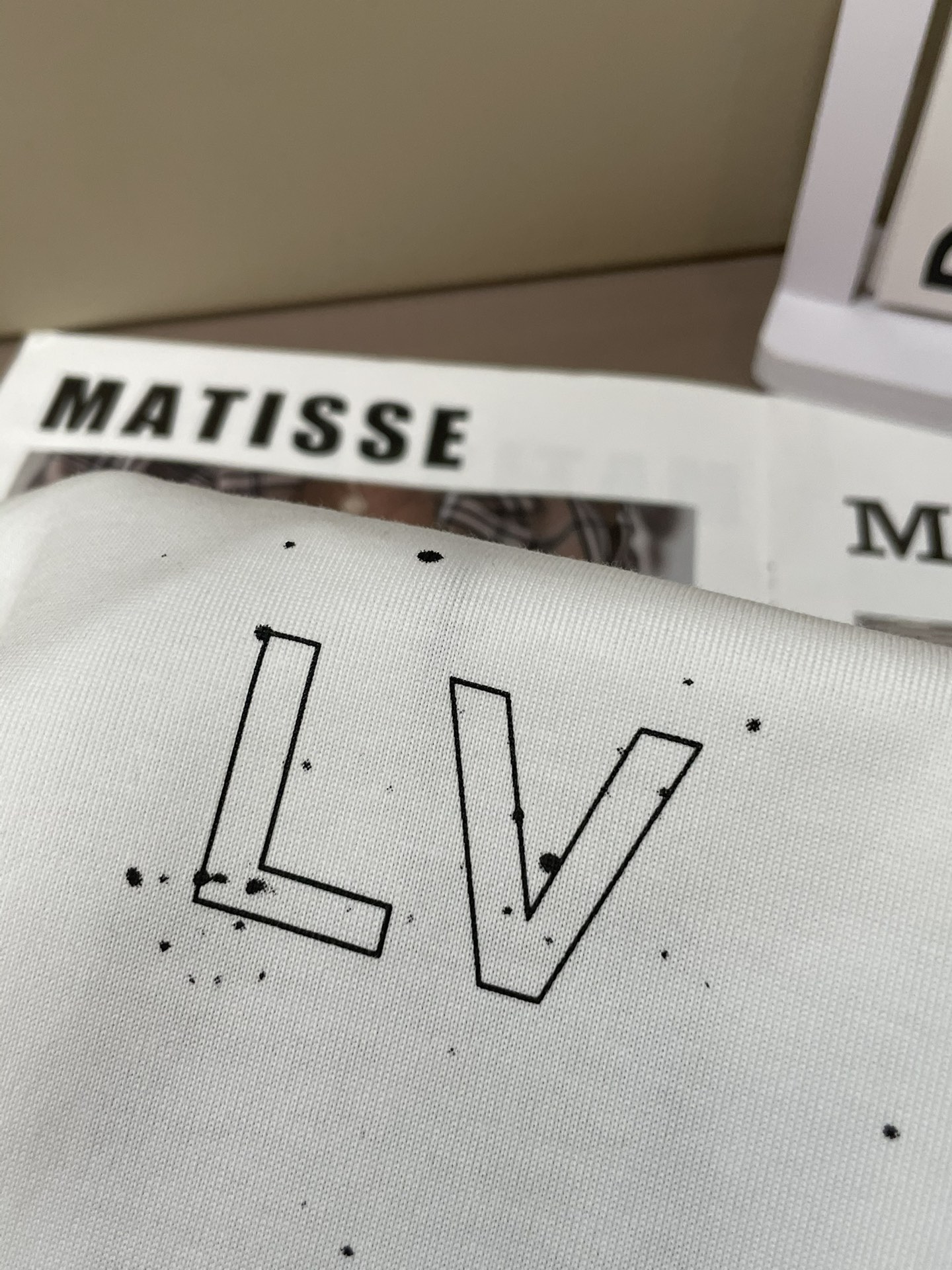 Lv 2026春夏新款首发专柜最新款短袖圆领T恤 高端订制 设计前卫时尚！品牌logo重工艺设计 高端定