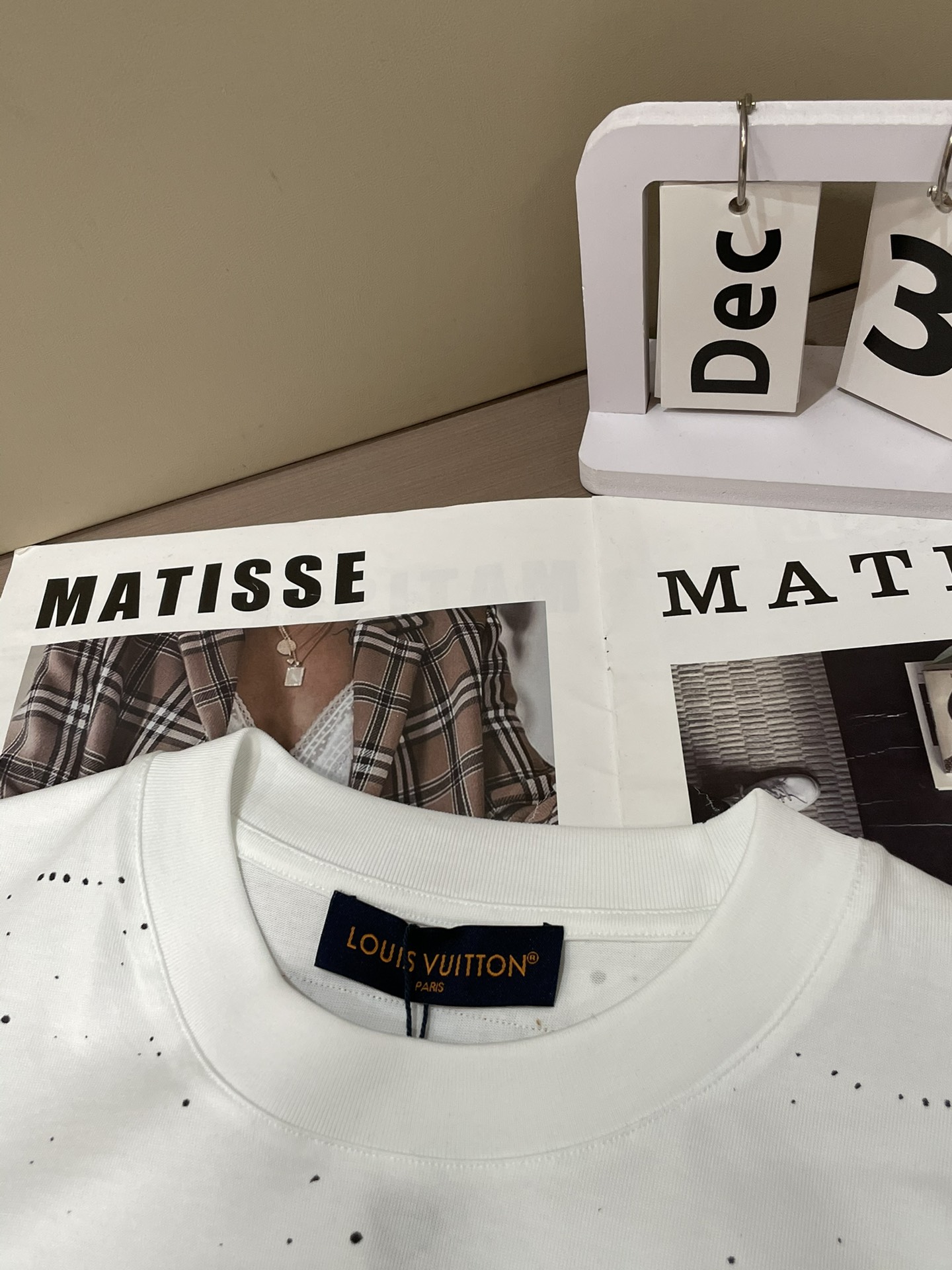 Lv 2026春夏新款首发专柜最新款短袖圆领T恤 高端订制 设计前卫时尚！品牌logo重工艺设计 高端定