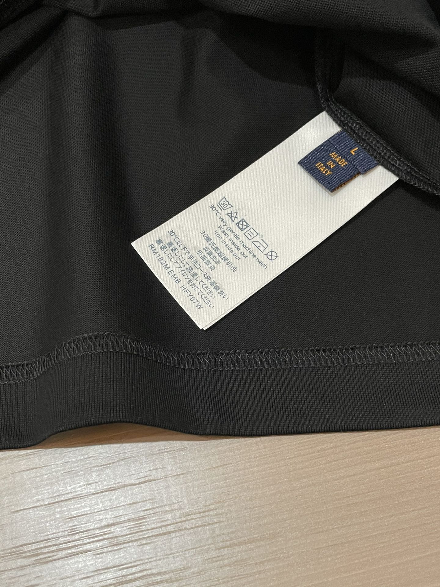 Lv 2026春夏新款首发专柜最新款短袖圆领T恤 高端订制 设计前卫时尚！品牌logo重工艺设计 高端定