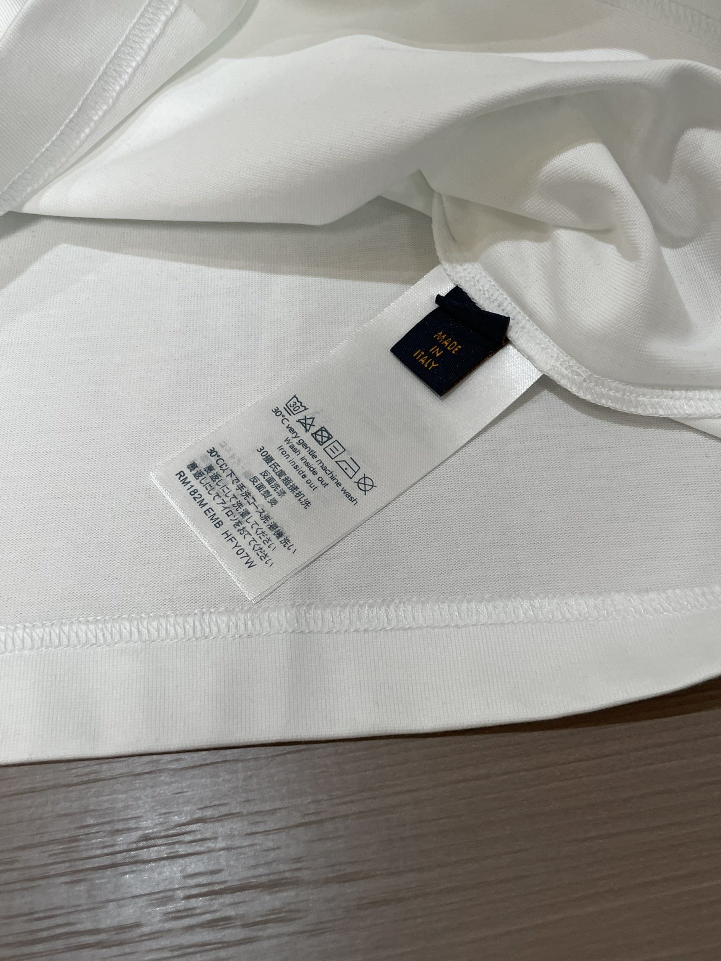 Lv 2026春夏新款首发专柜最新款短袖圆领T恤 高端订制 设计前卫时尚！品牌logo重工艺设计 高端定