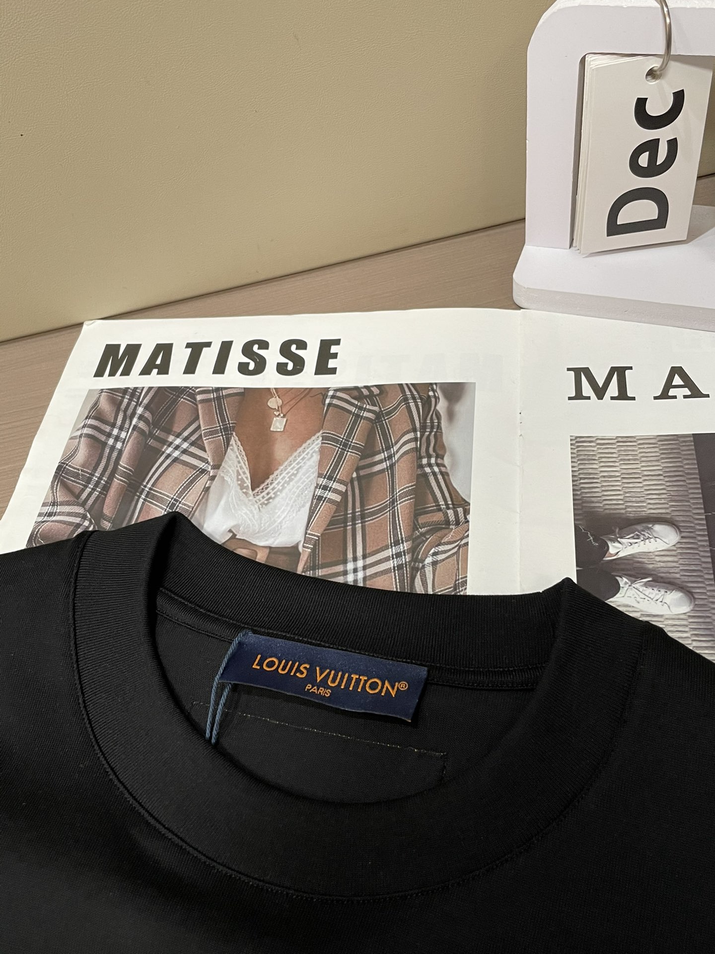 Lv 2026春夏新款首发专柜最新款短袖圆领T恤 高端订制 设计前卫时尚！品牌logo重工艺设计 高端定