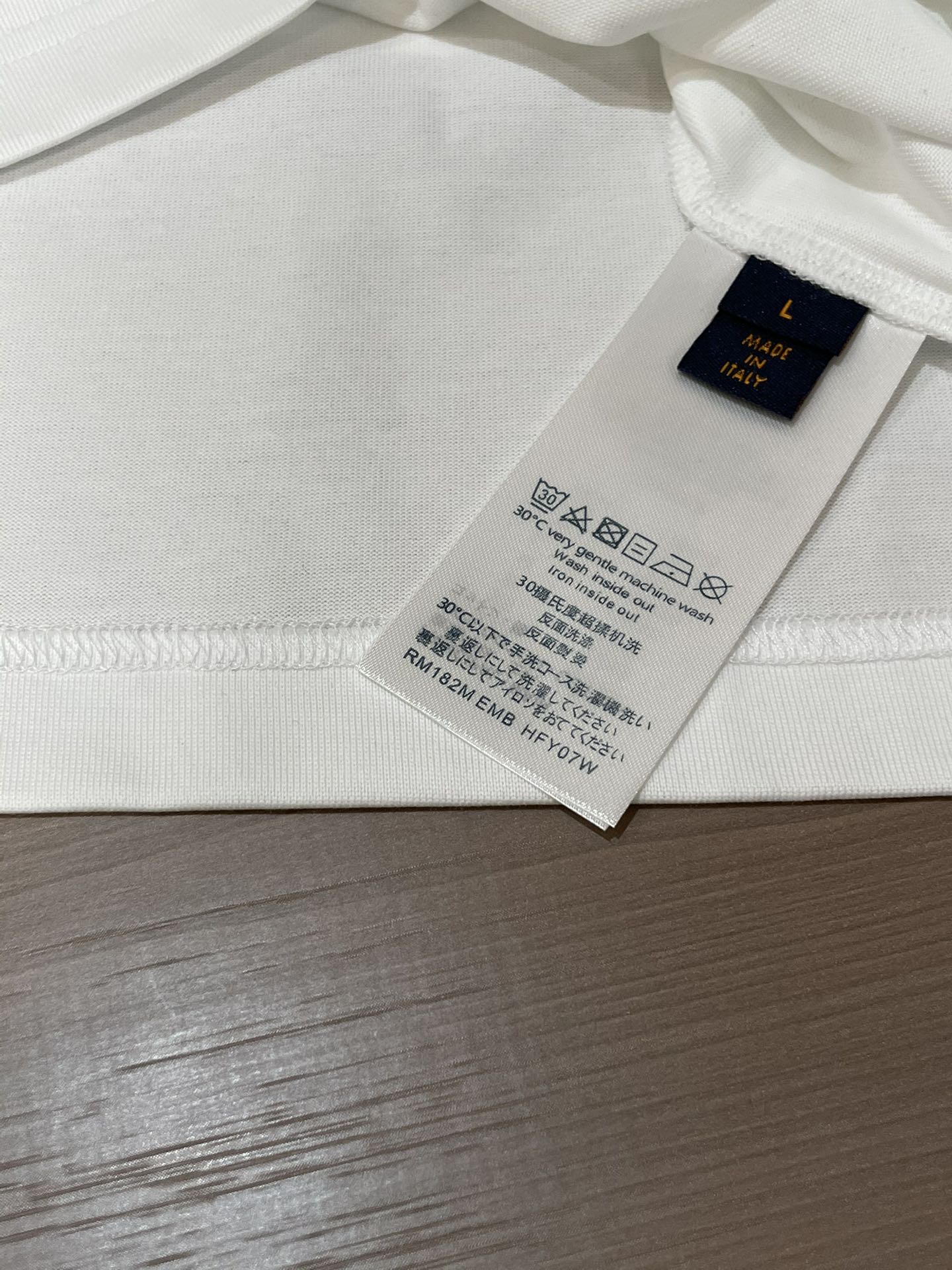 Lv 2026春夏新款首发专柜最新款短袖圆领T恤 高端订制 设计前卫时尚！品牌logo重工艺设计 高端定