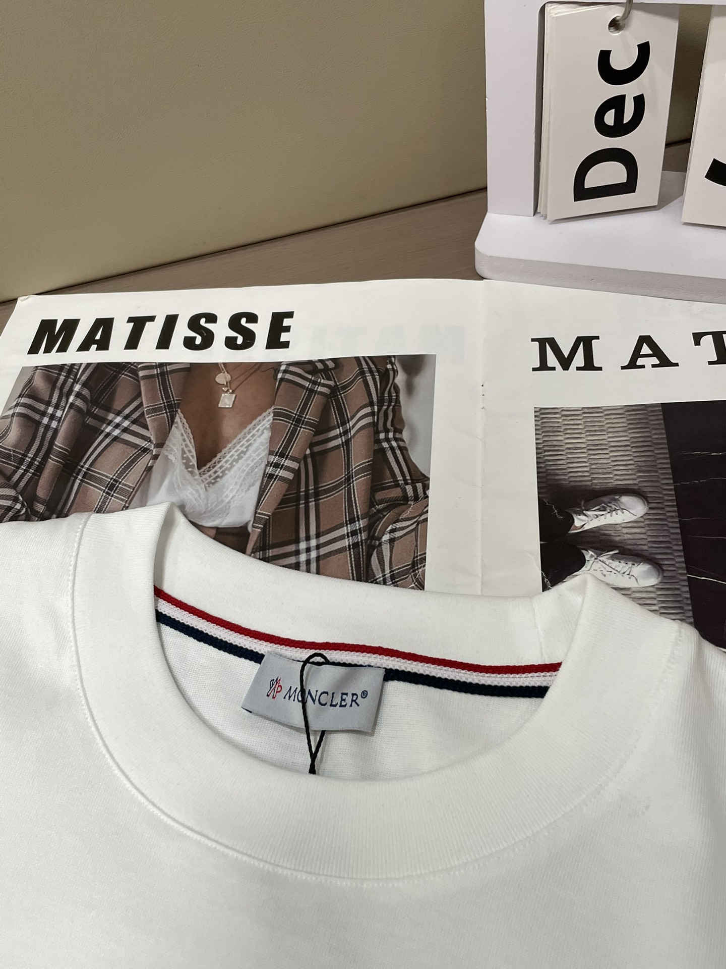 蒙口 2026春夏新款首发专柜最新款短袖圆领T恤 高端订制 设计前卫时尚！品牌logo重工艺设计 高端定