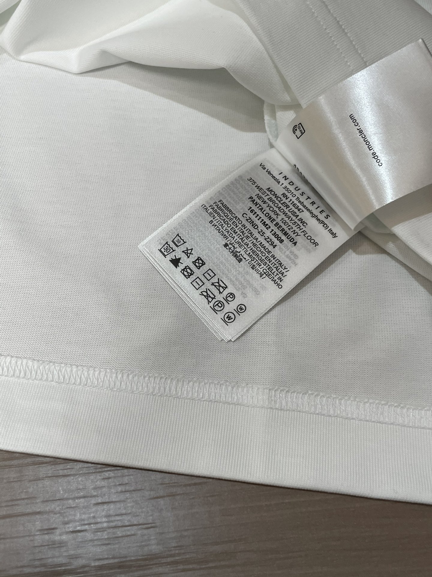 蒙口 2026春夏新款首发专柜最新款短袖圆领T恤 高端订制 设计前卫时尚！品牌logo重工艺设计 高端定