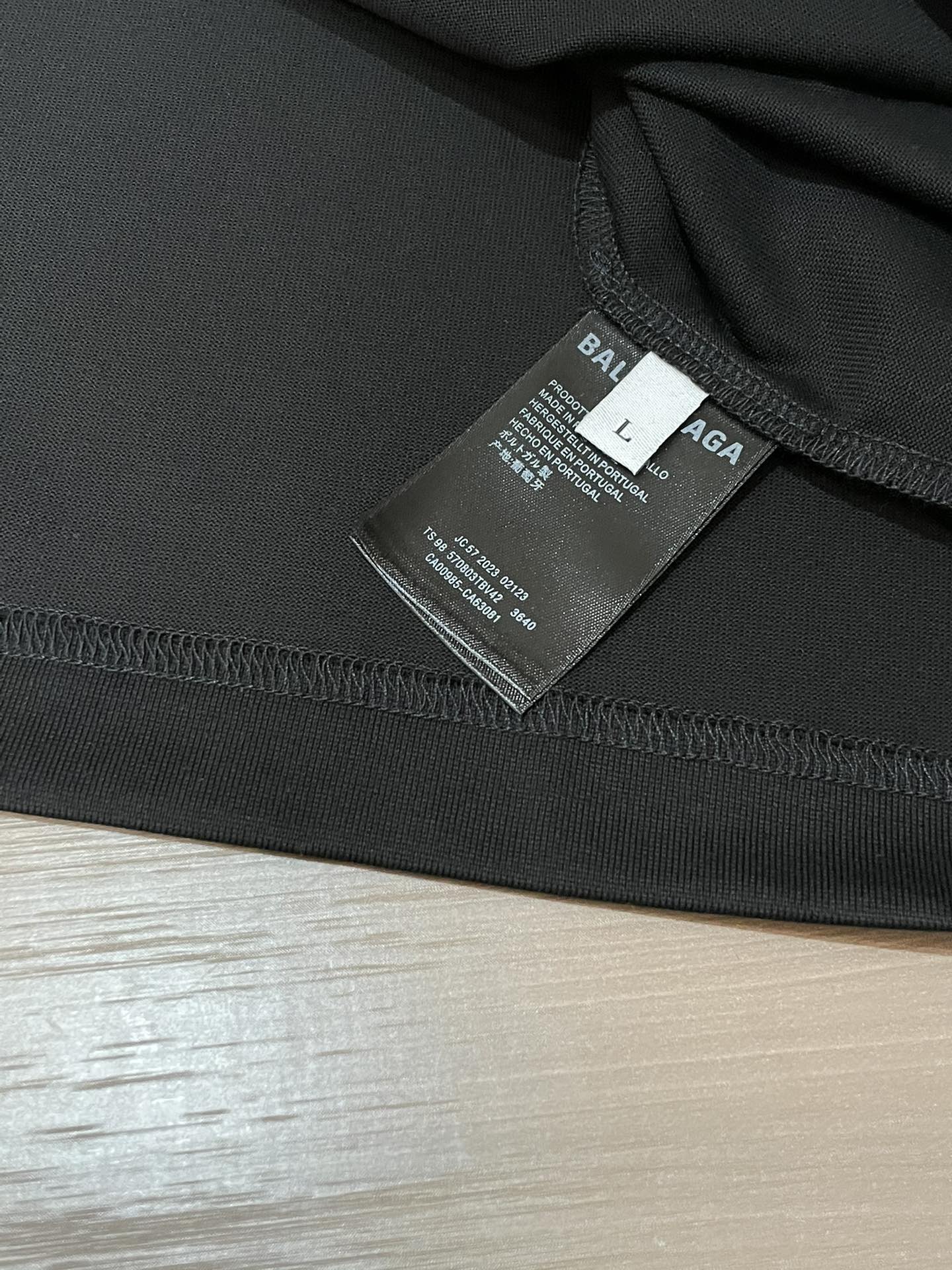 巴黎世家 2026春夏新款首发专柜最新款短袖圆领T恤 高端订制 设计前卫时尚！品牌logo重工艺设计 高