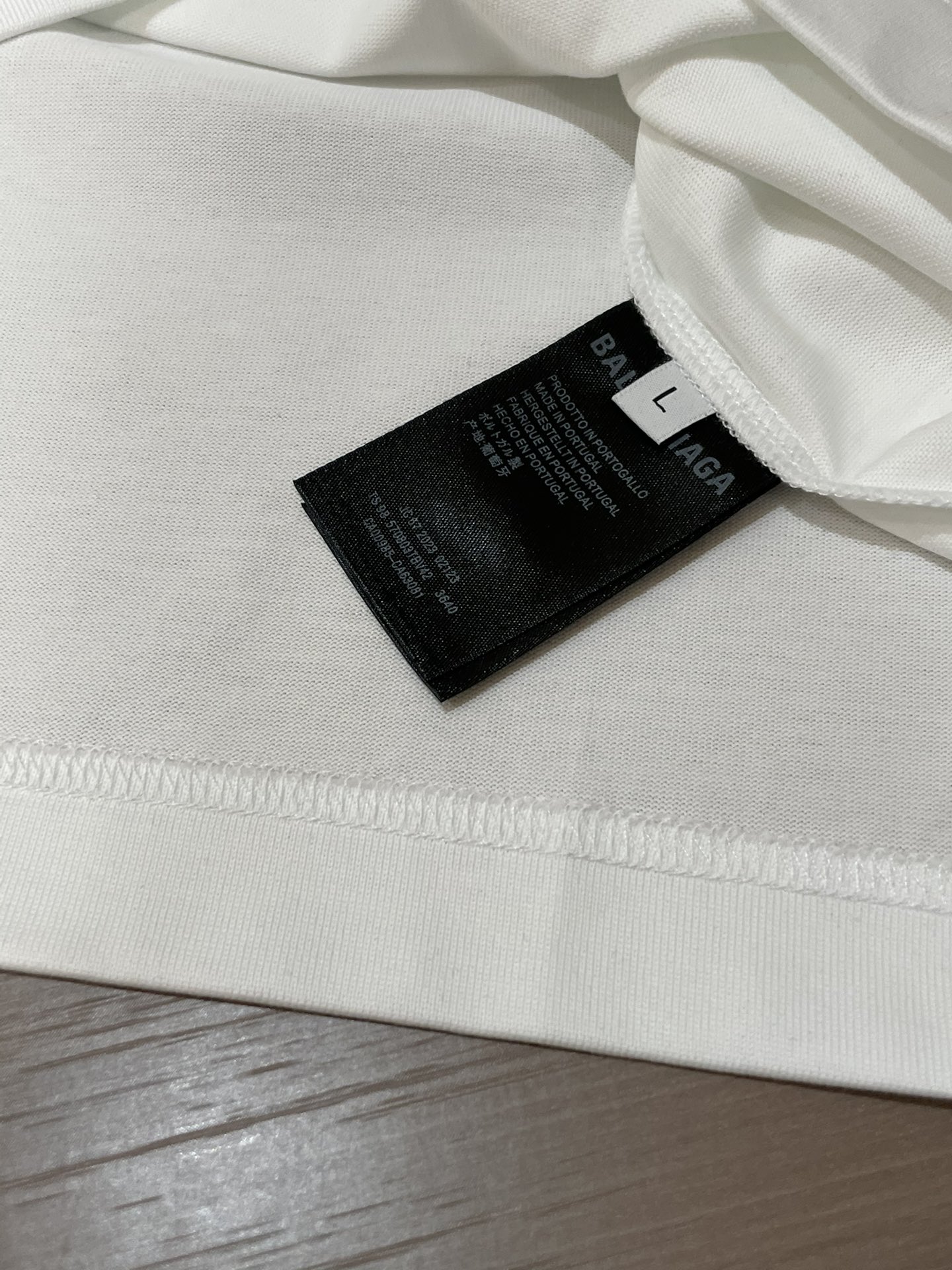 巴黎世家 2026春夏新款首发专柜最新款短袖圆领T恤 高端订制 设计前卫时尚！品牌logo重工艺设计 高