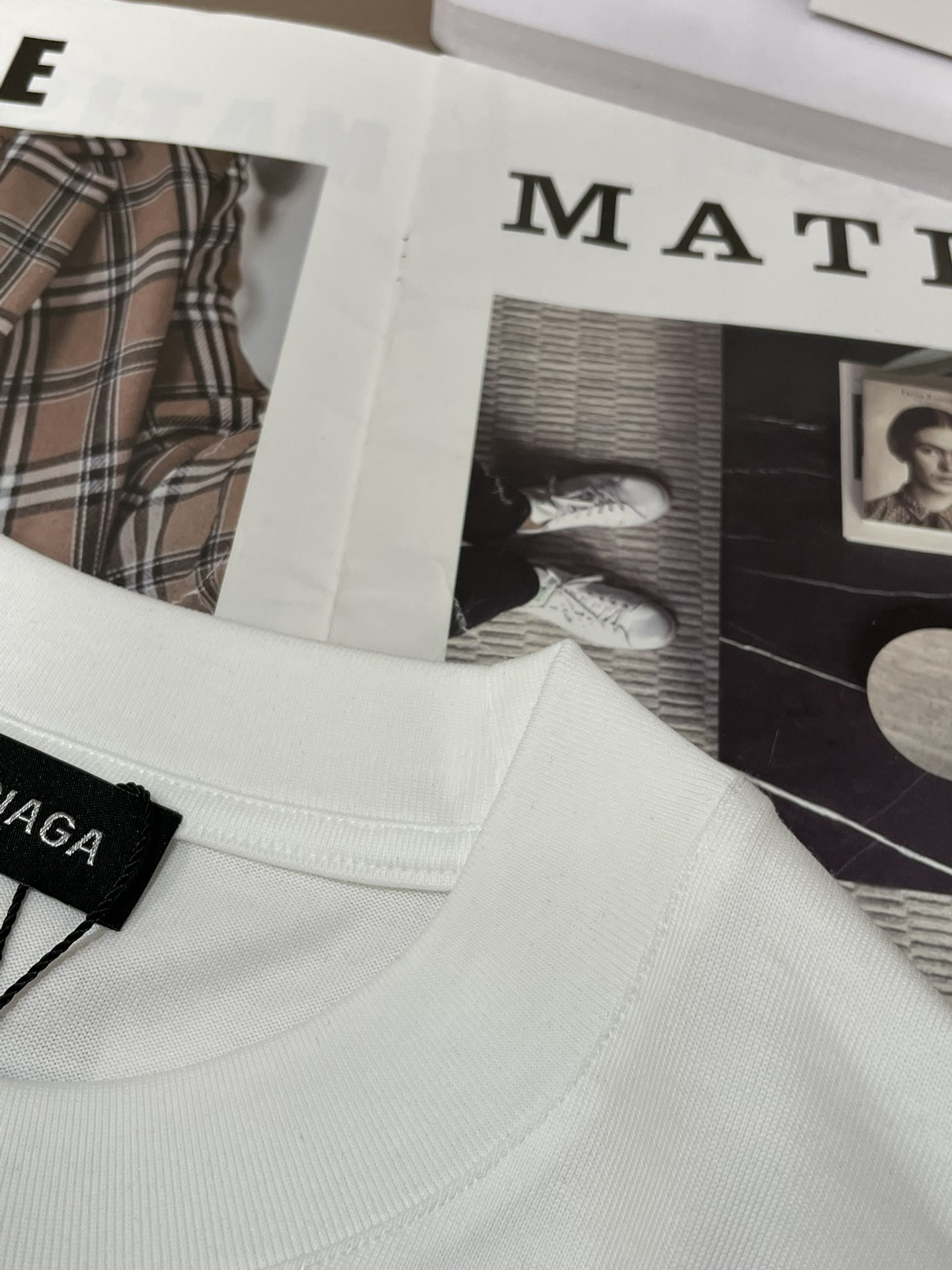 巴黎世家 2026春夏新款首发专柜最新款短袖圆领T恤 高端订制 设计前卫时尚！品牌logo重工艺设计 高