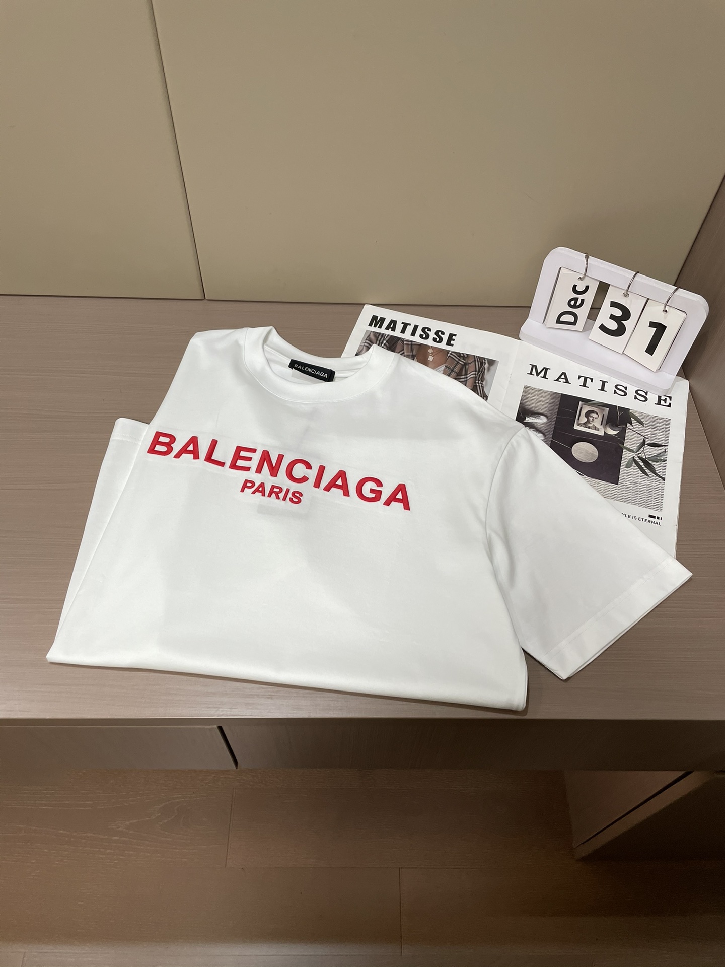 巴黎世家 2026春夏新款首发专柜最新款短袖圆领T恤 高端订制 设计前卫时尚！品牌logo重工艺设计 高