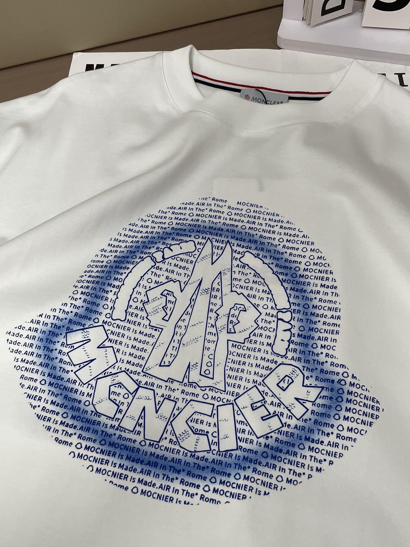 蒙口 2026春夏新款首发专柜最新款短袖圆领T恤 高端订制 设计前卫时尚！品牌logo重工艺设计 高端定