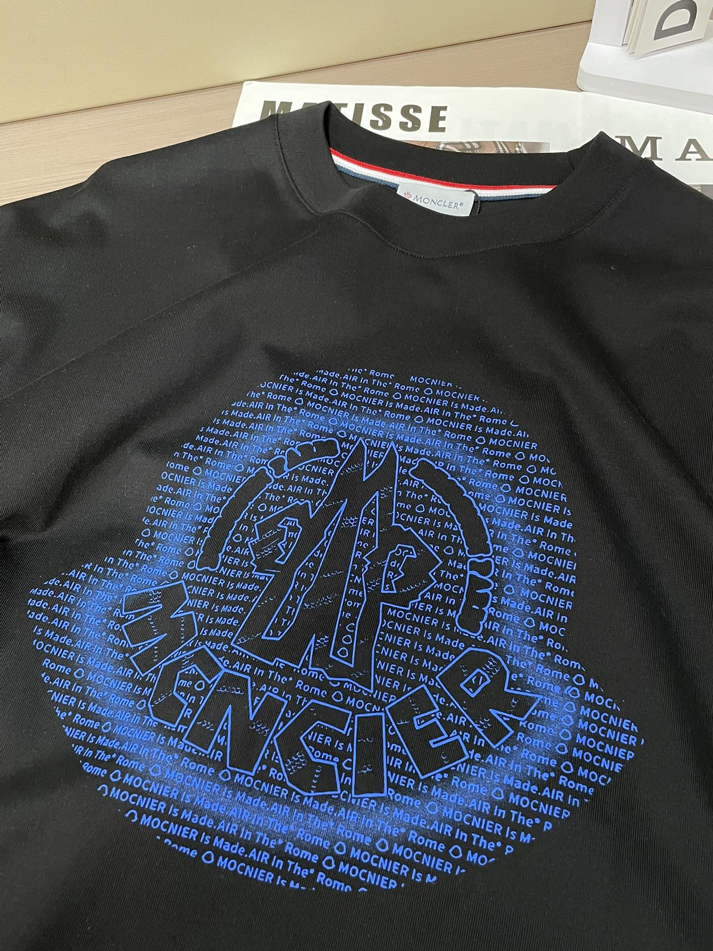 蒙口 2026春夏新款首发专柜最新款短袖圆领T恤 高端订制 设计前卫时尚！品牌logo重工艺设计 高端定