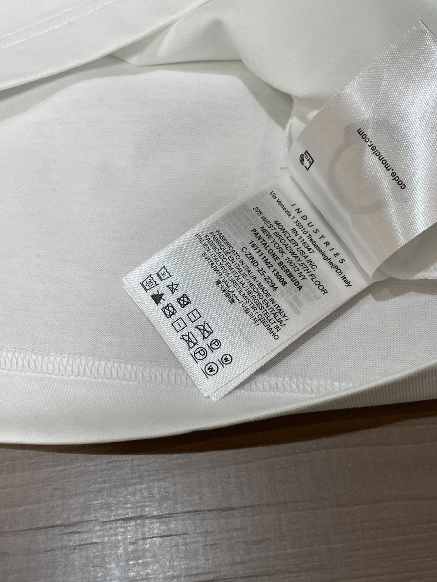 蒙口 2026春夏新款首发专柜最新款短袖圆领T恤 高端订制 设计前卫时尚！品牌logo重工艺设计 高端定