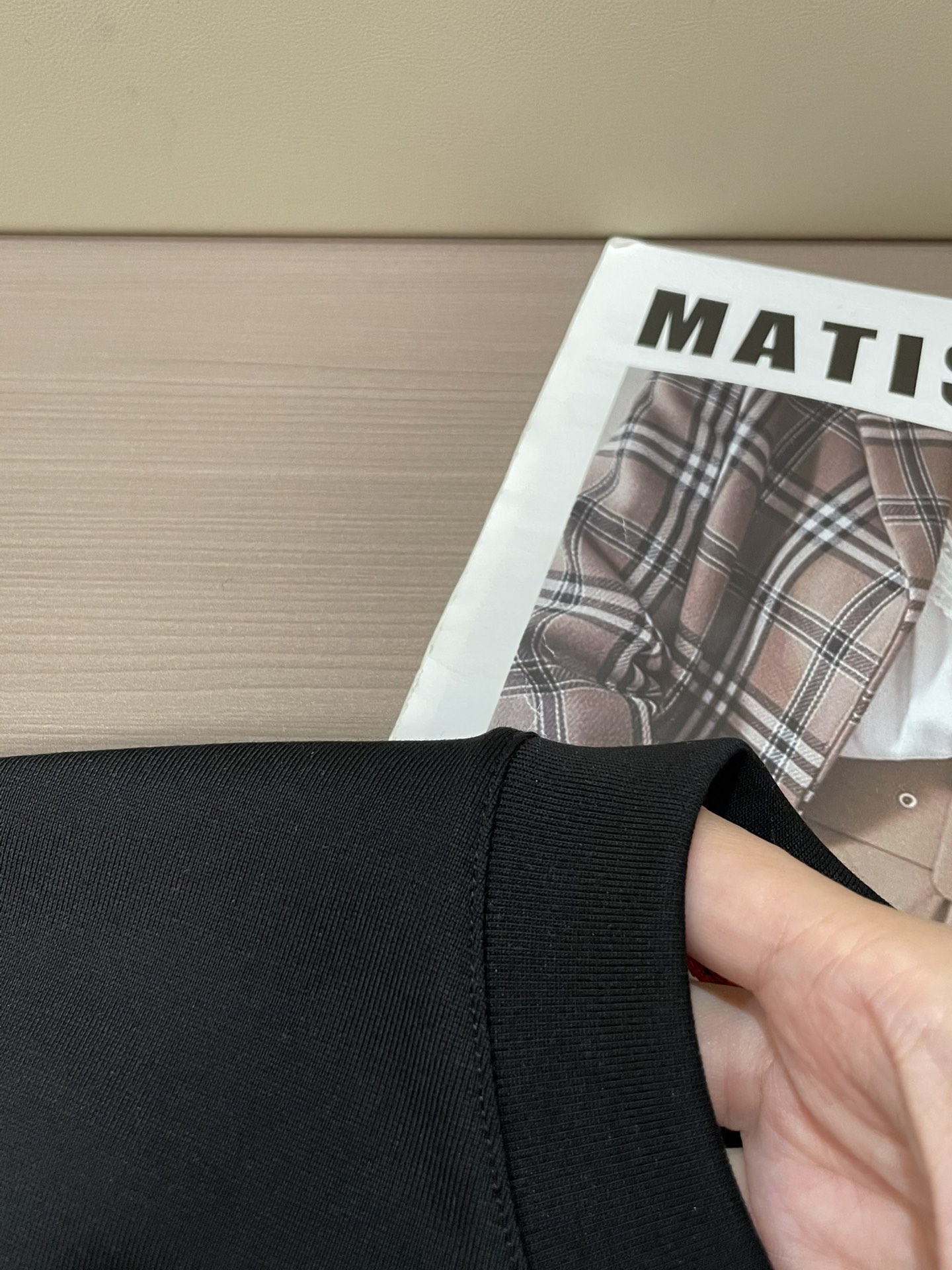 蒙口 2026春夏新款首发专柜最新款短袖圆领T恤 高端订制 设计前卫时尚！品牌logo重工艺设计 高端定