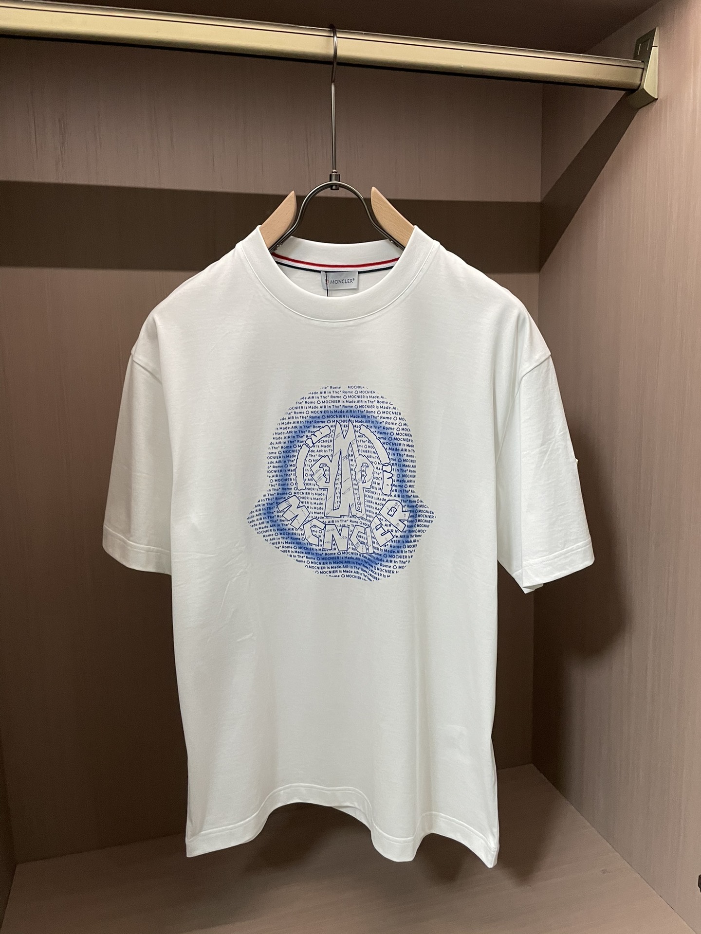 蒙口 2026春夏新款首发专柜最新款短袖圆领T恤 高端订制 设计前卫时尚！品牌logo重工艺设计 高端定