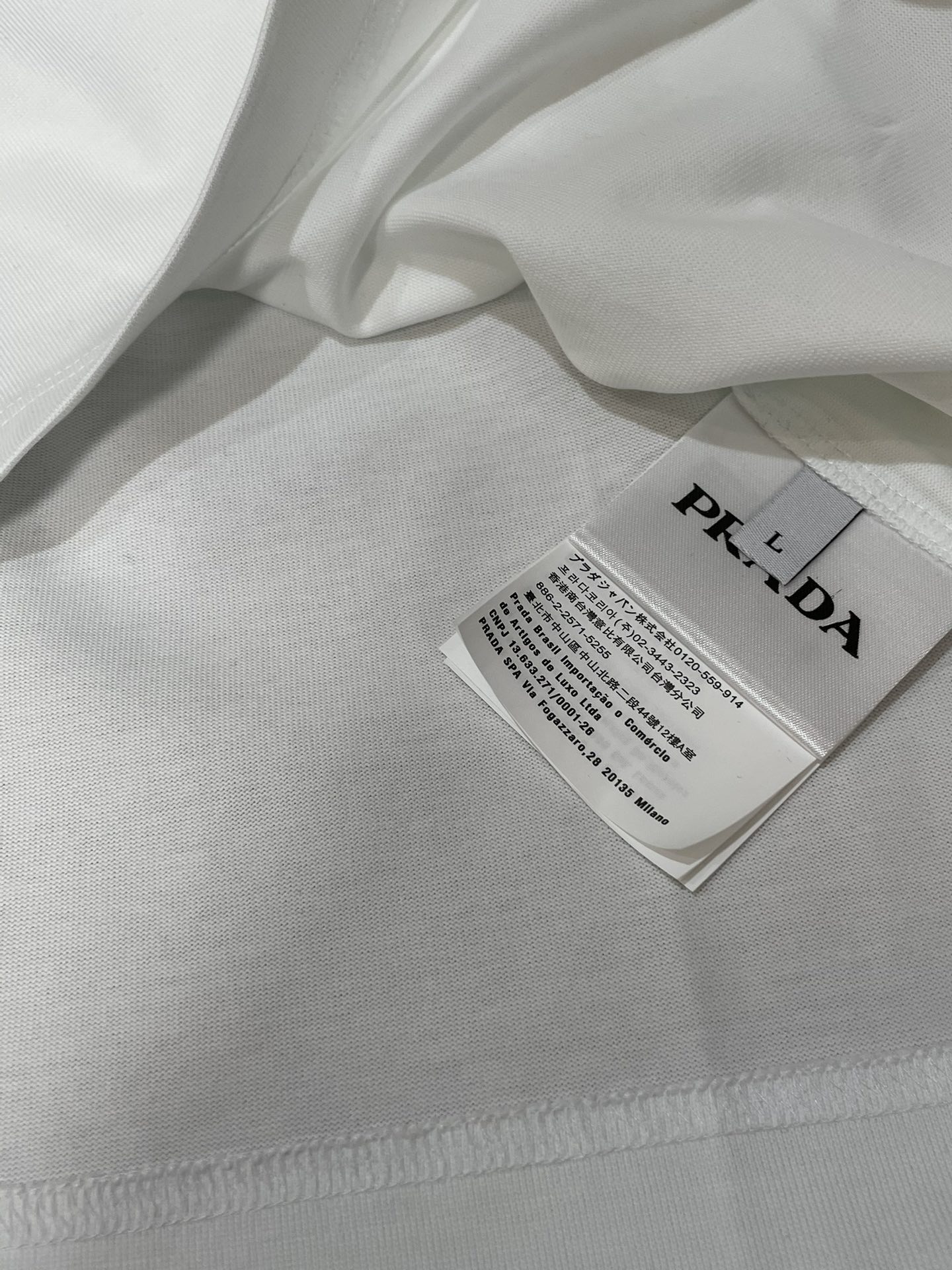 Prad 2026春夏新款首发专柜最新款短袖圆领T恤 高端订制 设计前卫时尚！品牌logo重工艺设计 高