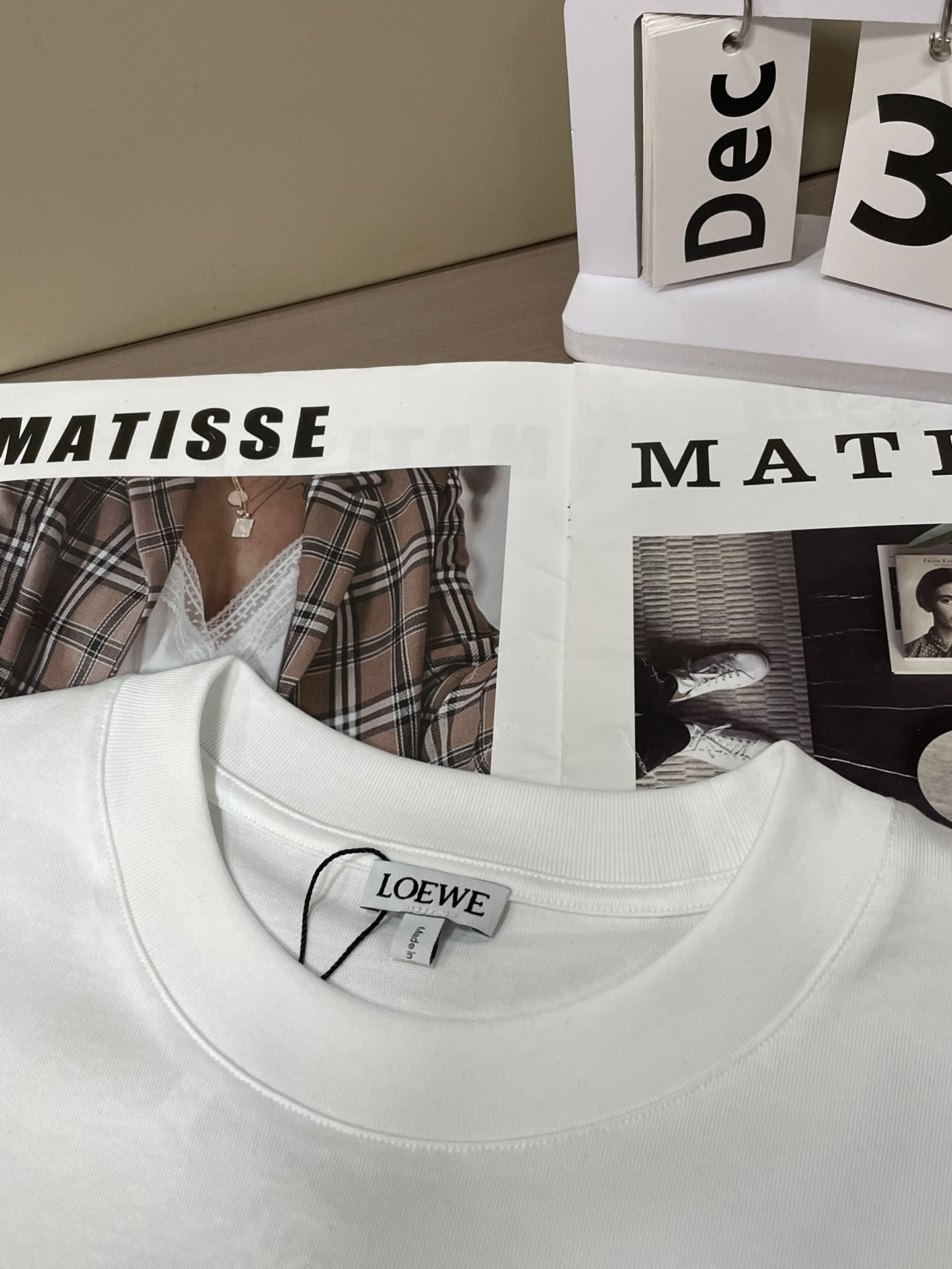 Loewe 2026春夏新款首发专柜最新款短袖圆领T恤 高端订制 设计前卫时尚！品牌logo重工艺设计 