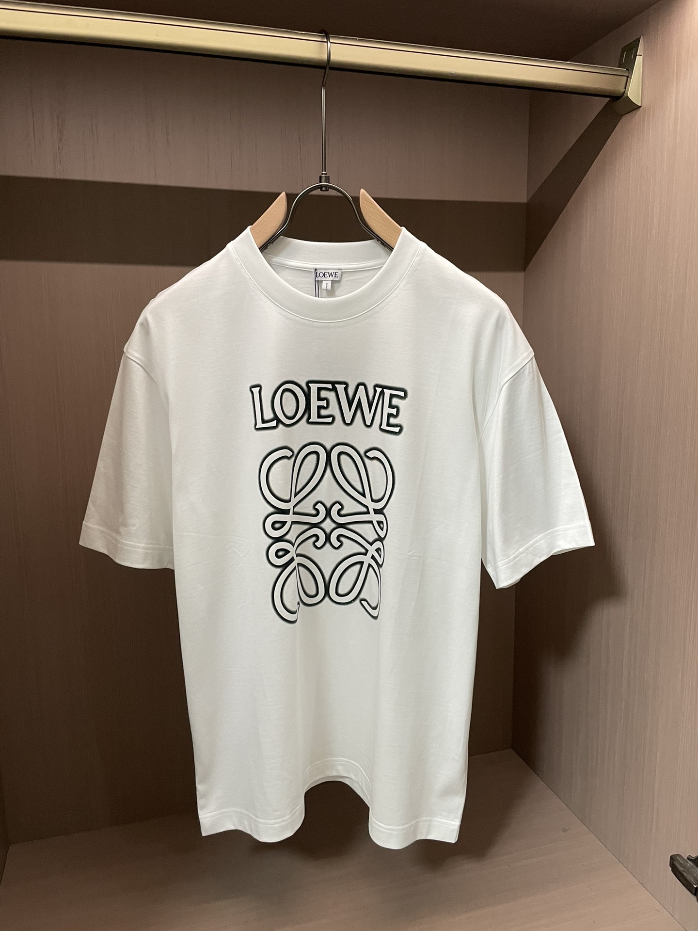 Loewe 2026春夏新款首发专柜最新款短袖圆领T恤 高端订制 设计前卫时尚！品牌logo重工艺设计 