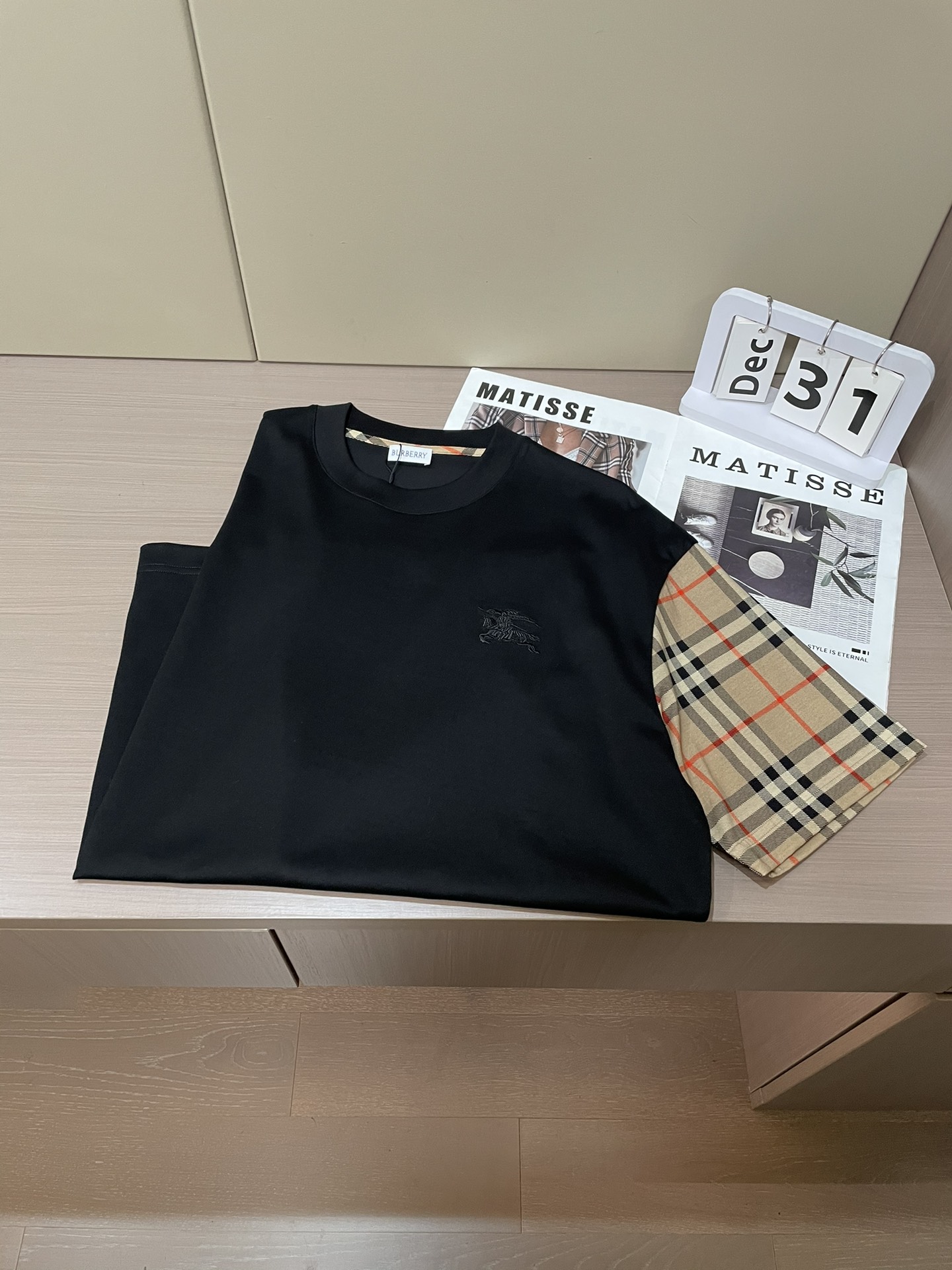 BUR 2026春夏新款首发专柜最新款短袖圆领T恤 高端订制 设计前卫时尚！品牌logo重工艺设计 高端