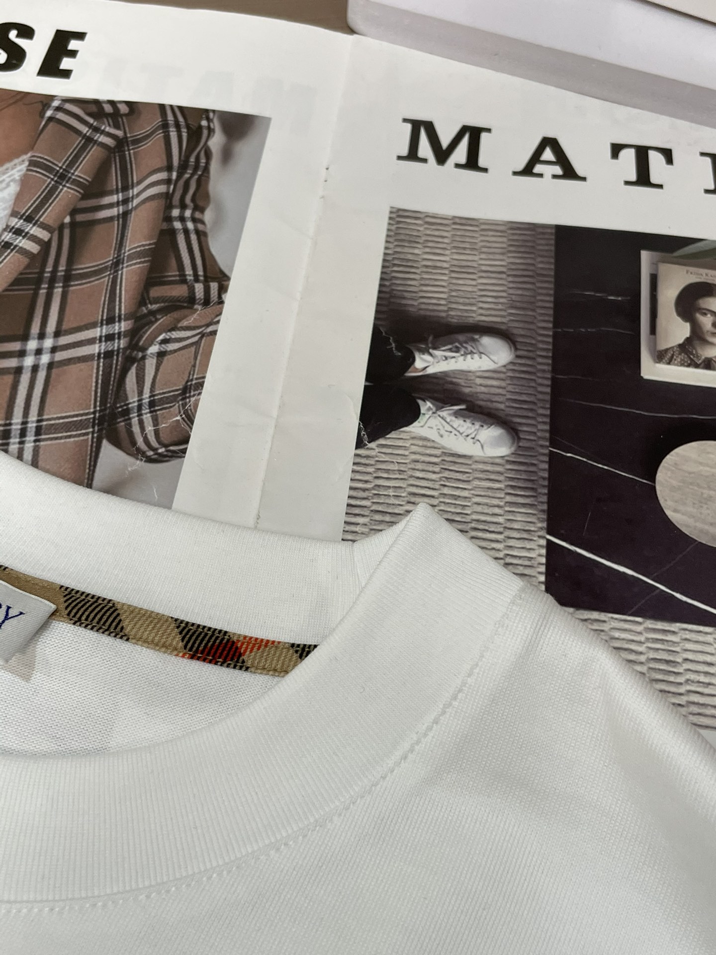 BUR 2026春夏新款首发专柜最新款短袖圆领T恤 高端订制 设计前卫时尚！品牌logo重工艺设计 高端