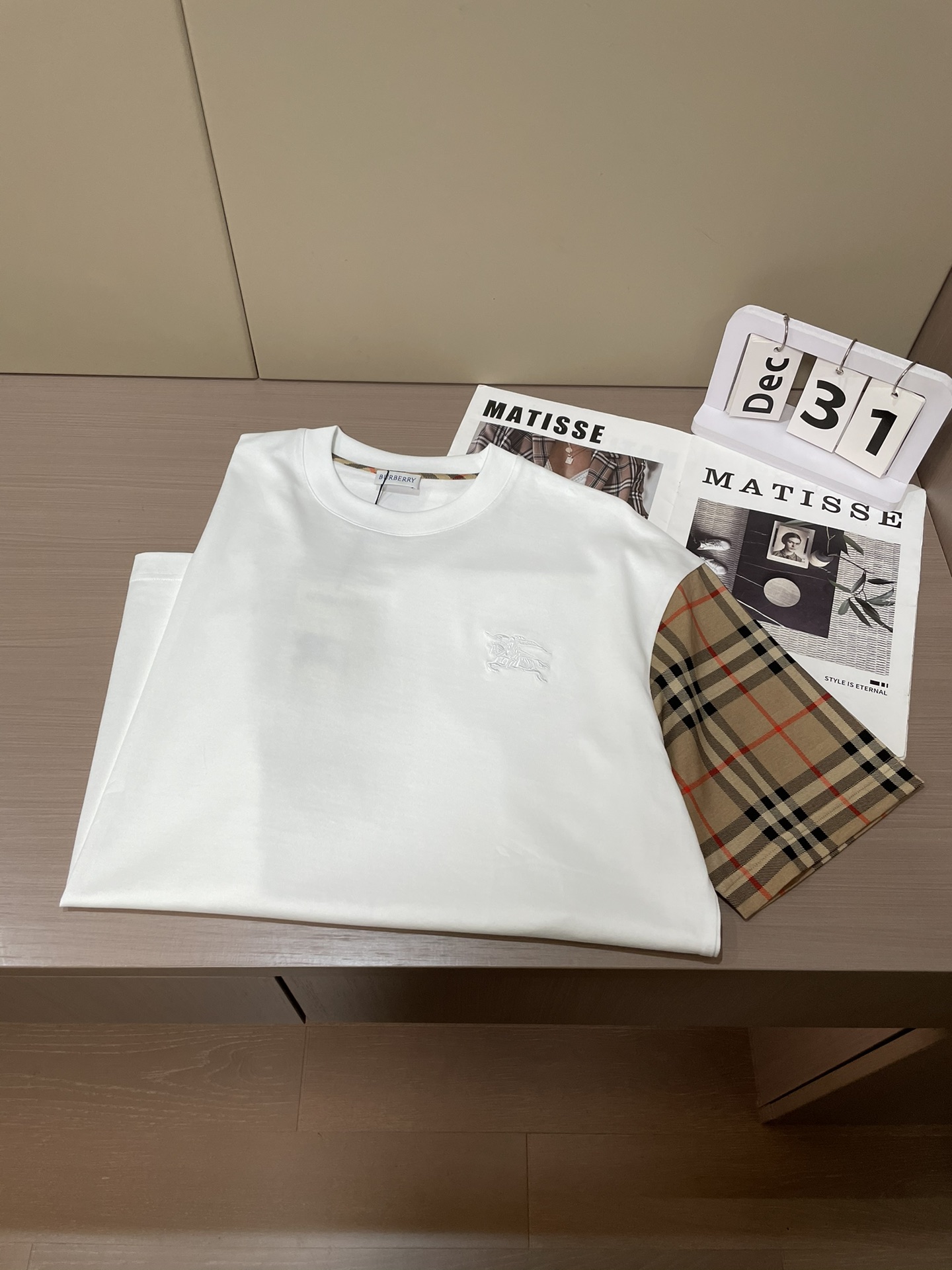 BUR 2026春夏新款首发专柜最新款短袖圆领T恤 高端订制 设计前卫时尚！品牌logo重工艺设计 高端