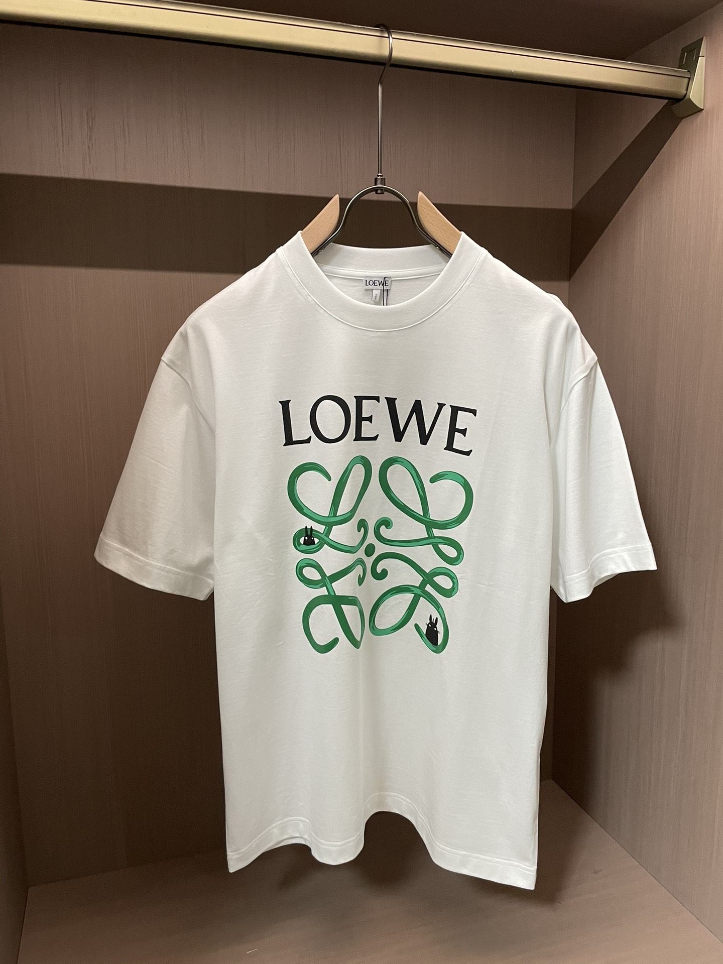Loewe 2026春夏新款首发专柜最新款短袖圆领T恤 高端订制 设计前卫时尚！品牌logo重工艺设计 