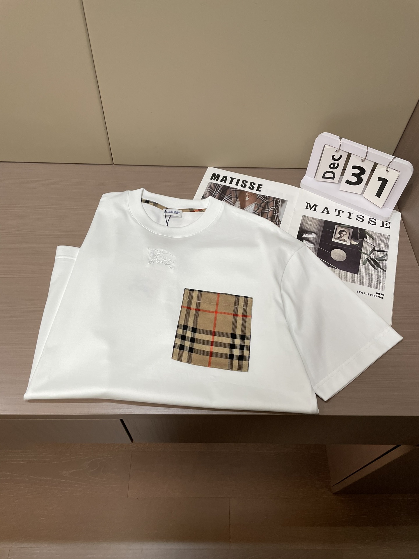 BUR 2026春夏新款首发专柜最新款短袖圆领T恤 高端订制 设计前卫时尚！品牌logo重工艺设计 高端